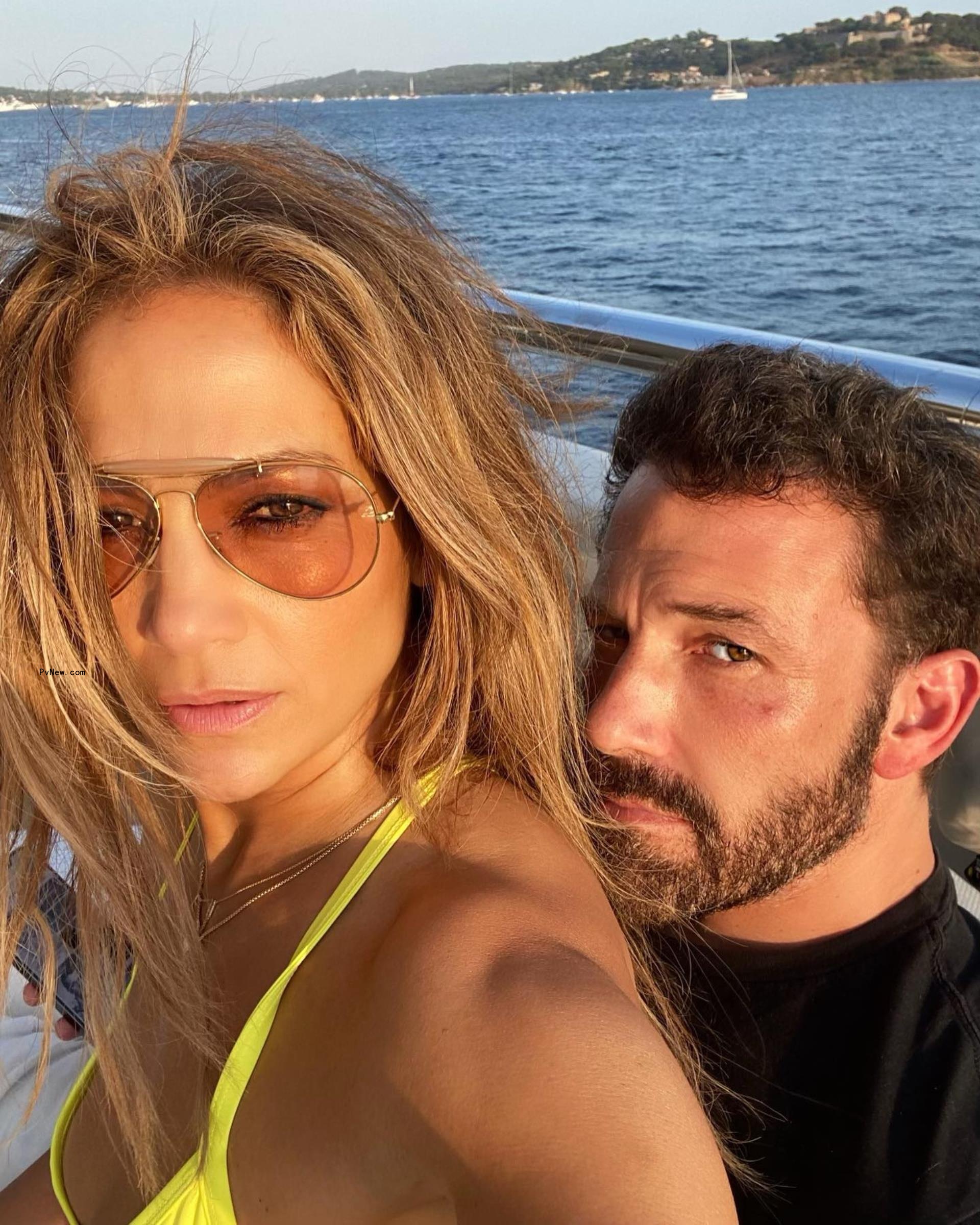 Ben Affleck and Jennifer Lopez selfie
