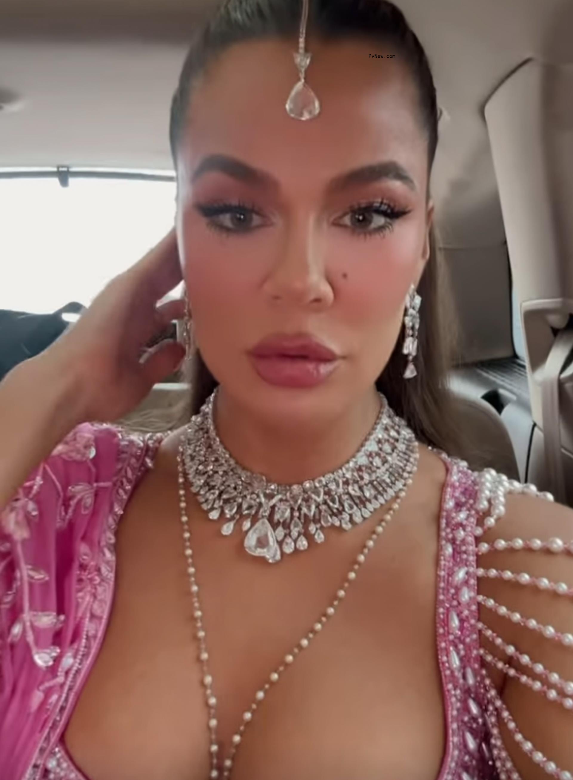 Khloé Kardashian selfie