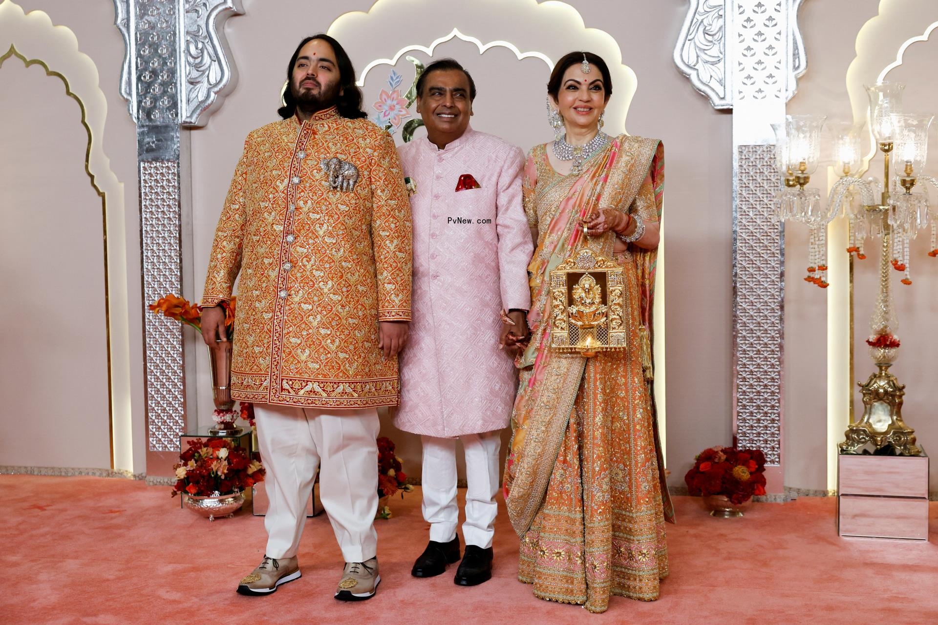 Anant ambani with his parents, Nita and Mukesh Ambani
