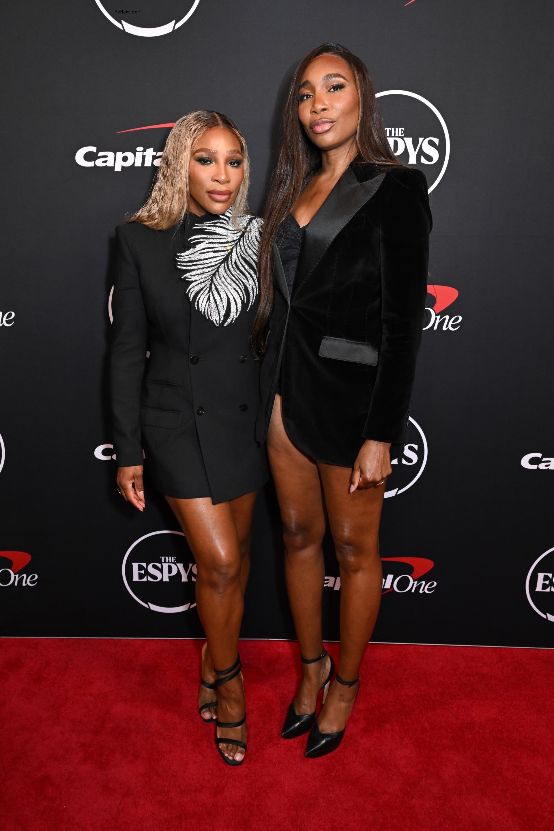 Serena Williams and Venus Williams posing together