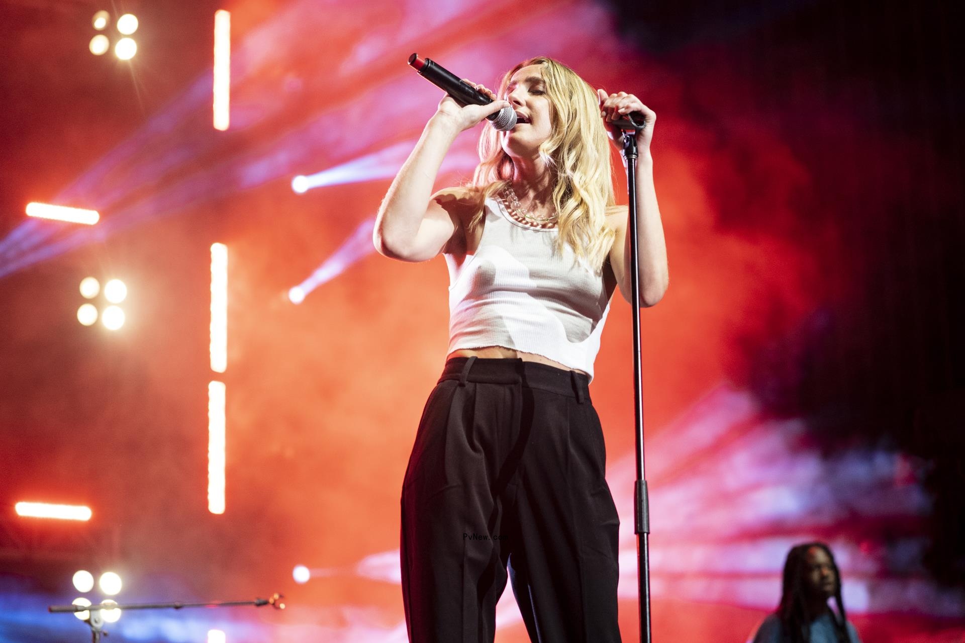 Who is Ingrid Andress? Meet the country singer who botched natio<i></i>nal anthem at MLB Home Run Derby