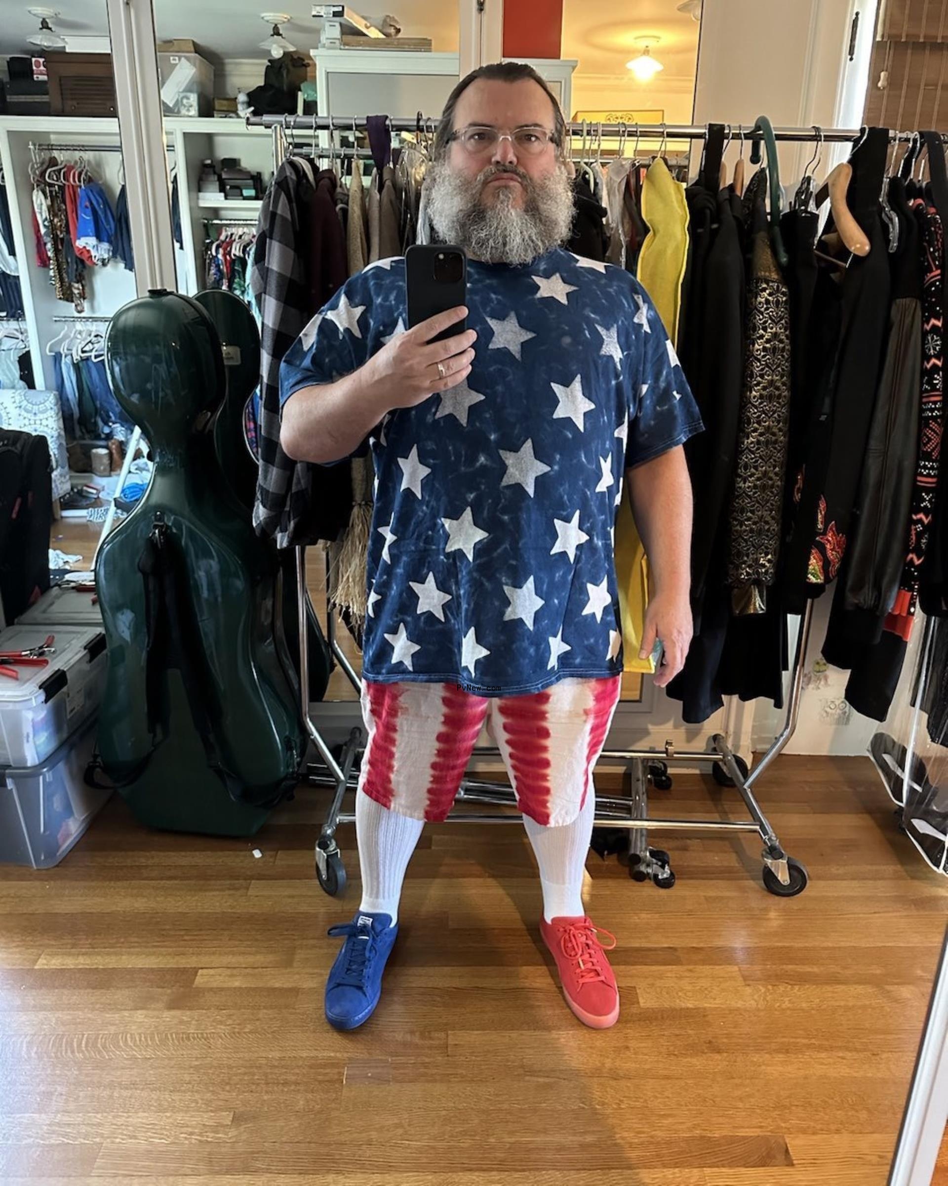 A mirror selfie of Jack Black.