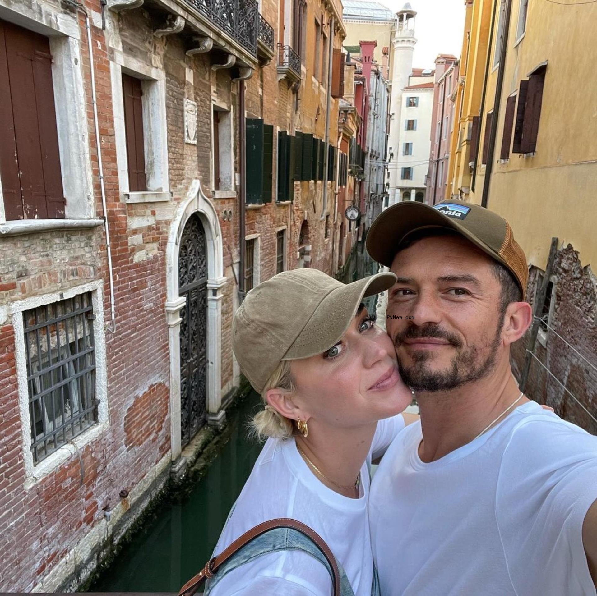 Katy Perry and Orlando Bloom in a selfie. 