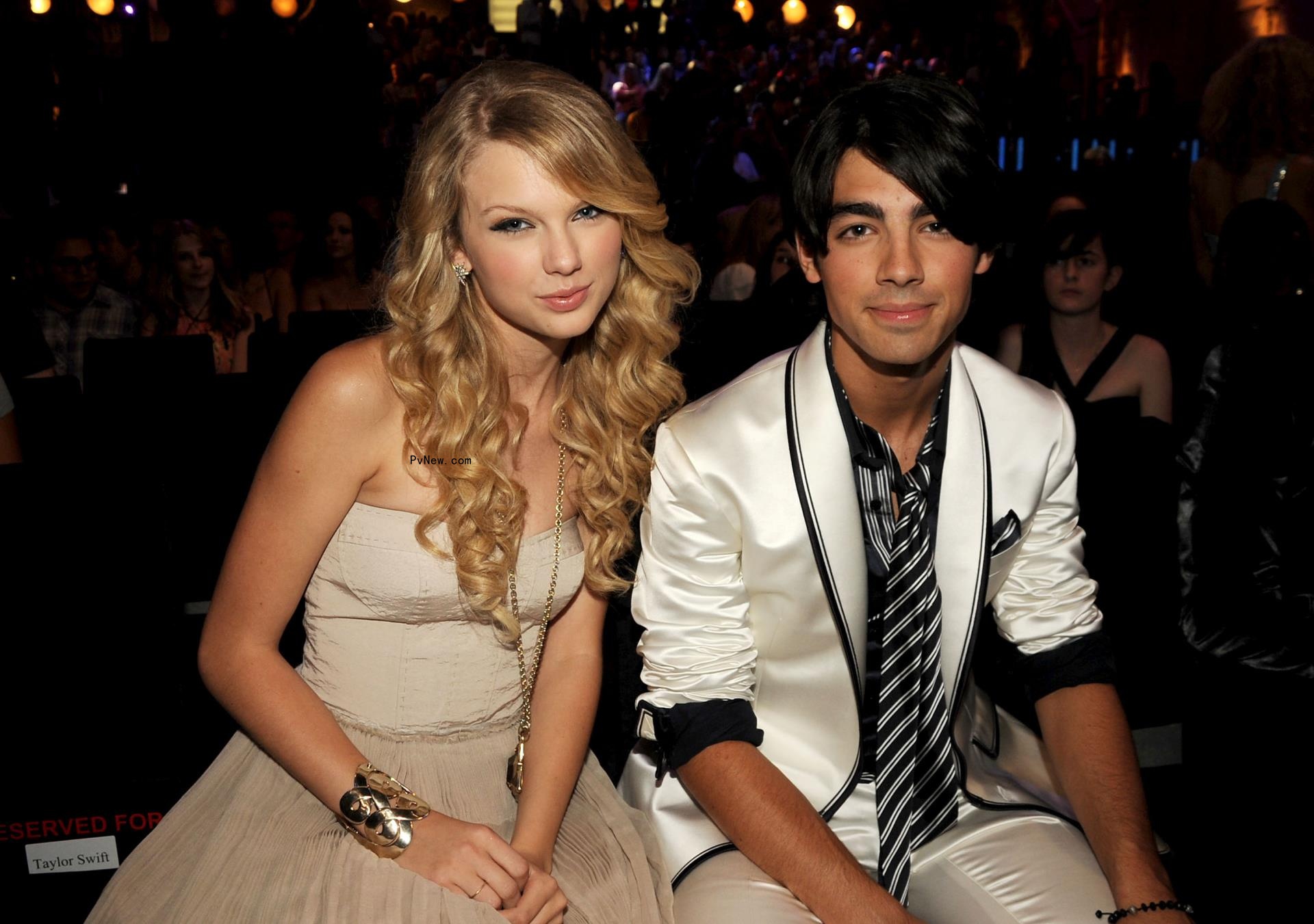 Taylor Swift and Joe Jo<i></i>nas in 2008