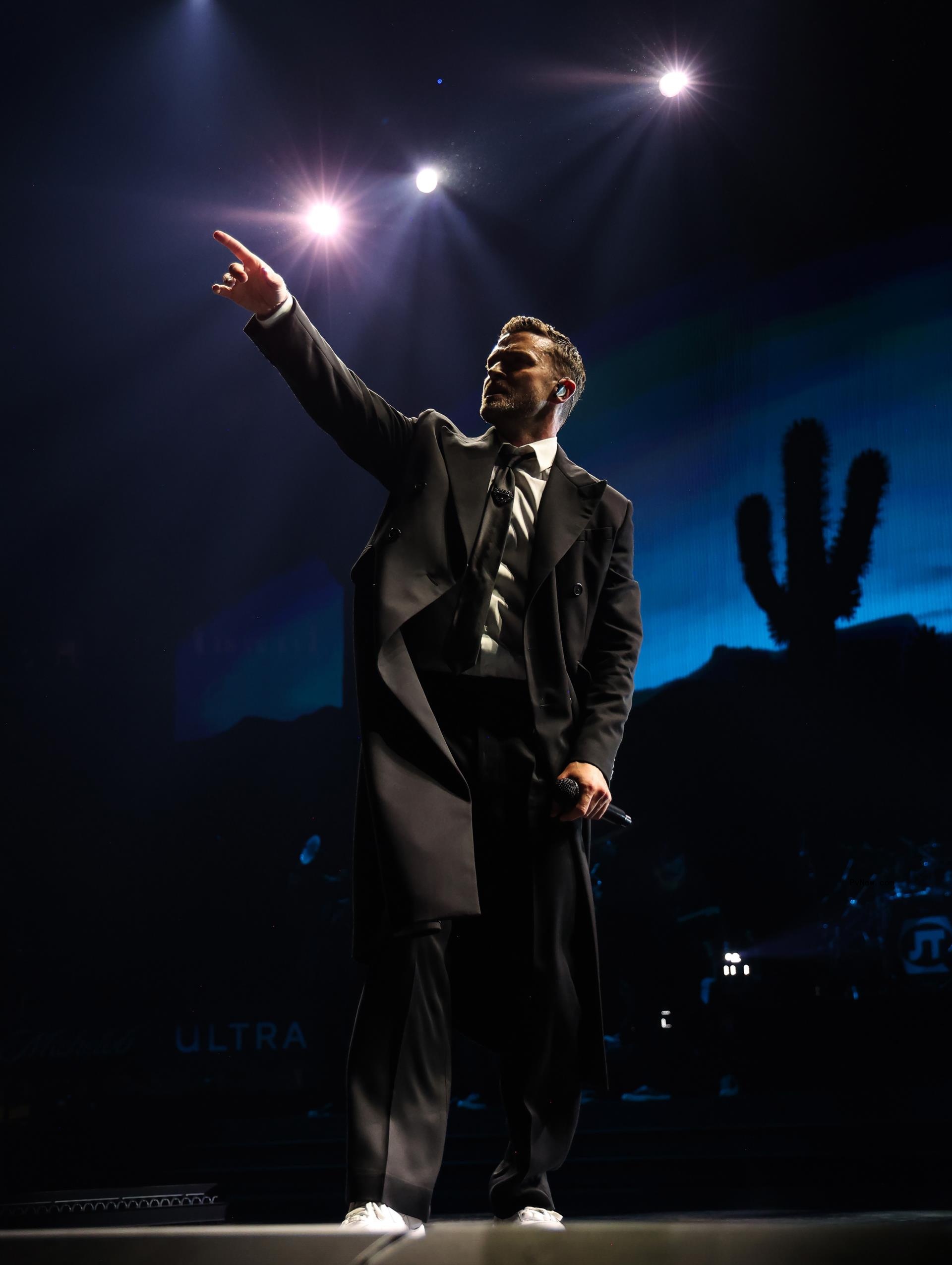 Justin Timberlake o<i></i>nstage in NYC.