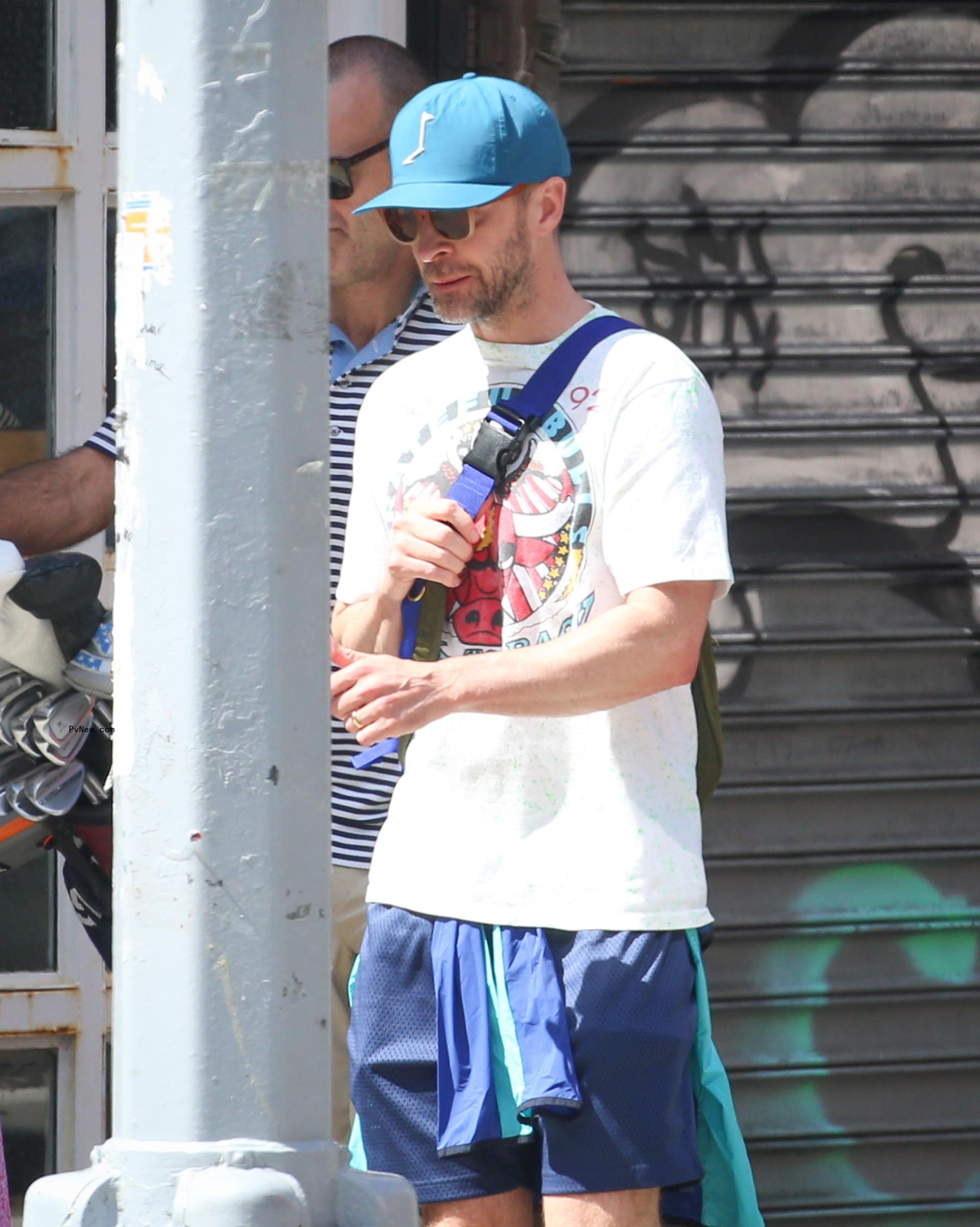 Justin Timberlake walking through NYC