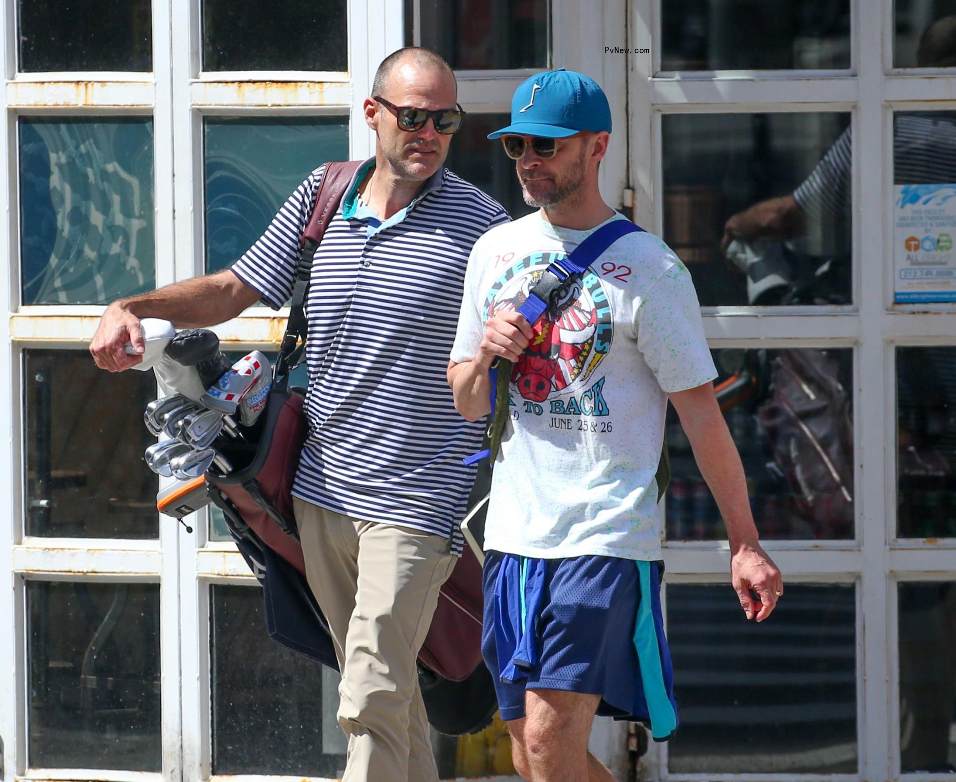 Justin Timberlake walking through NYC