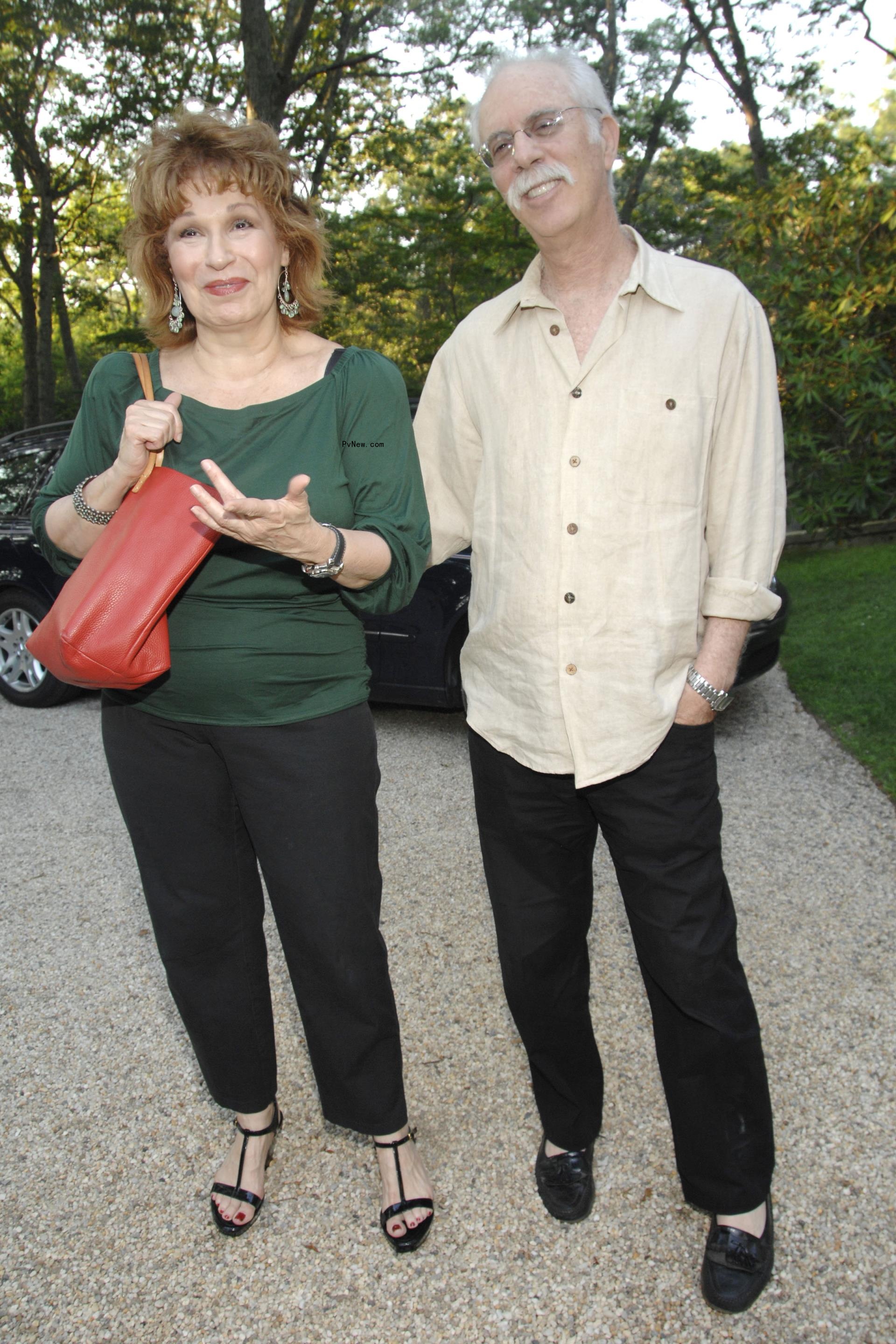 Joy Behar and Steve Janowitz posing together
