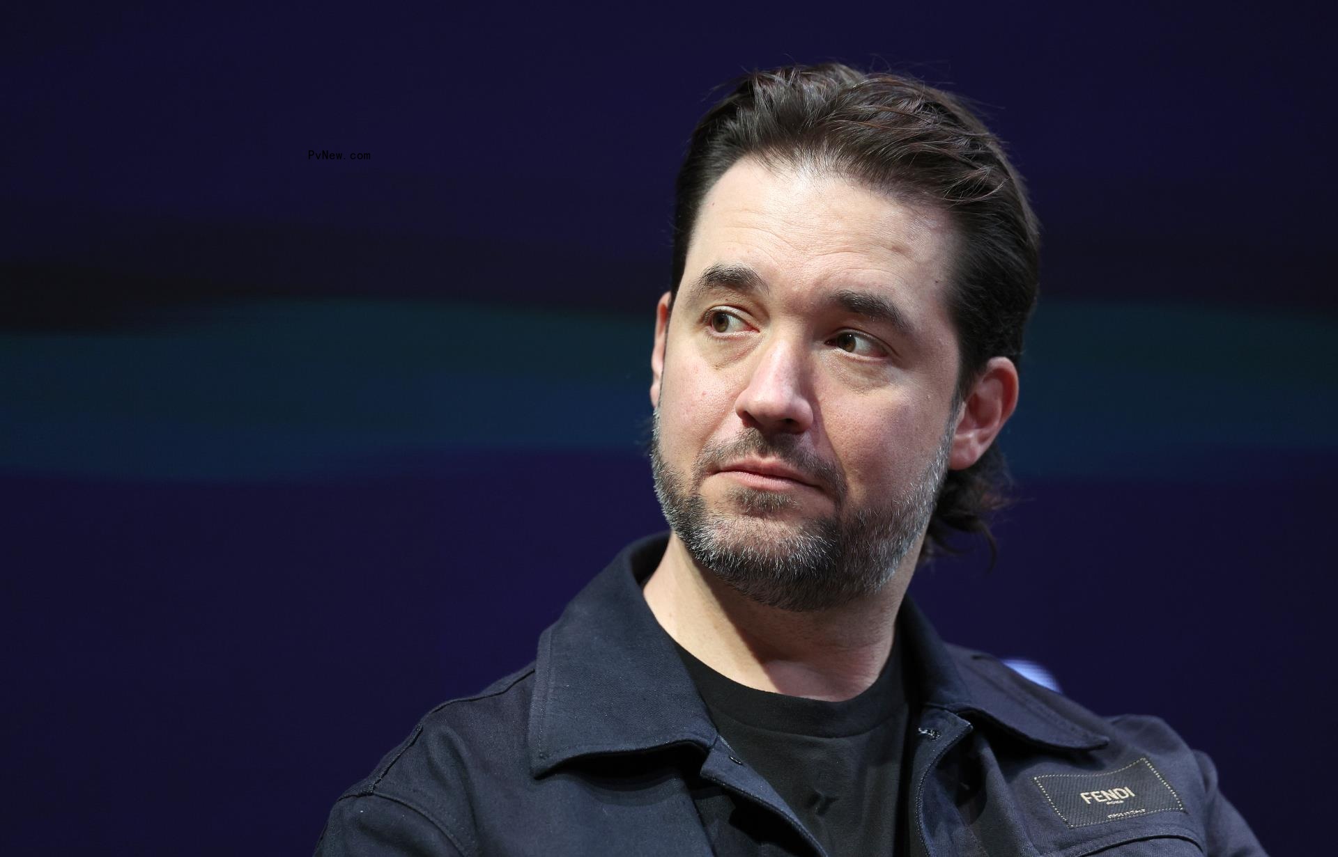  Alexis Ohanian.
