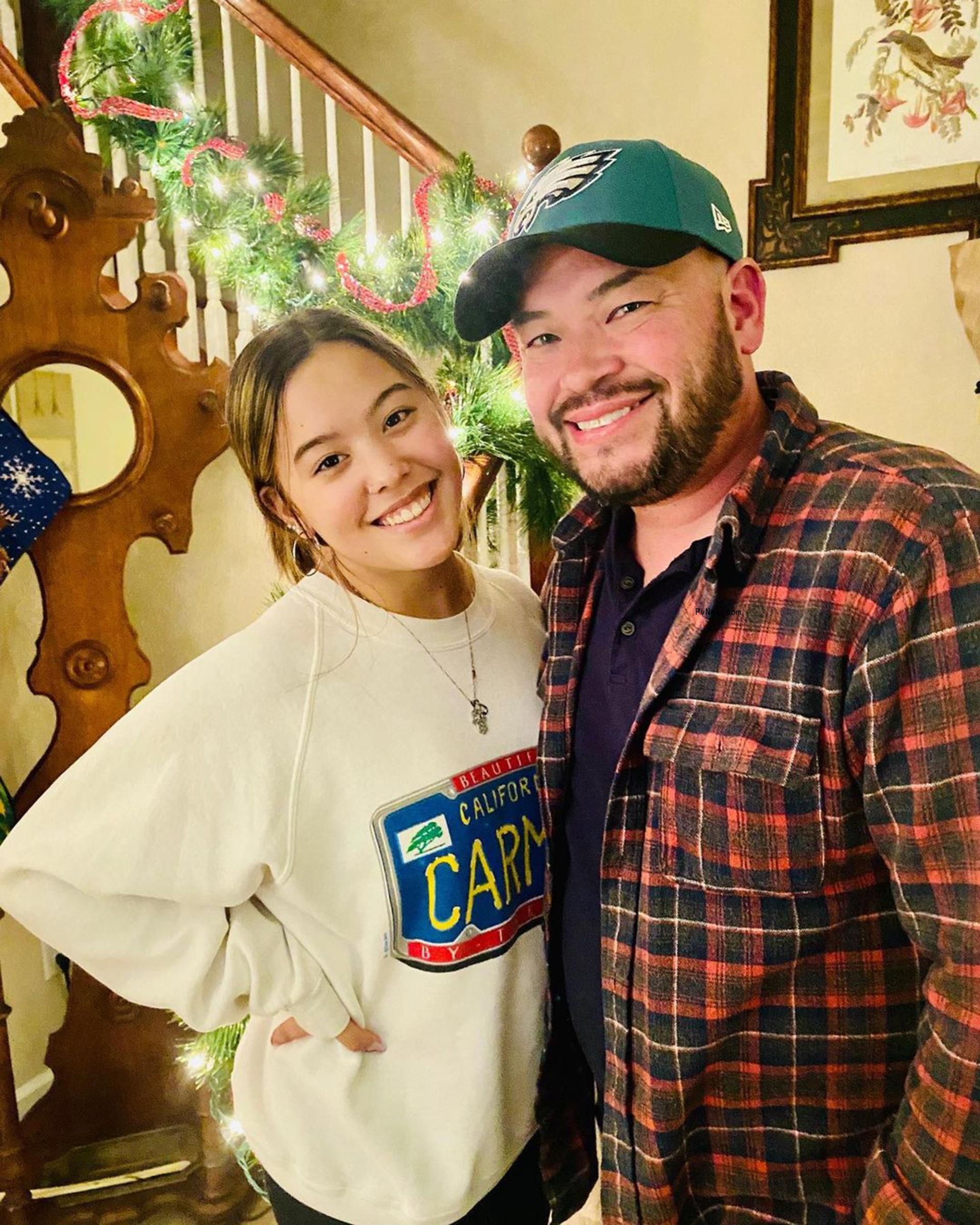 Jon Gosselin and his daughter Hannah Gosselin posing together
