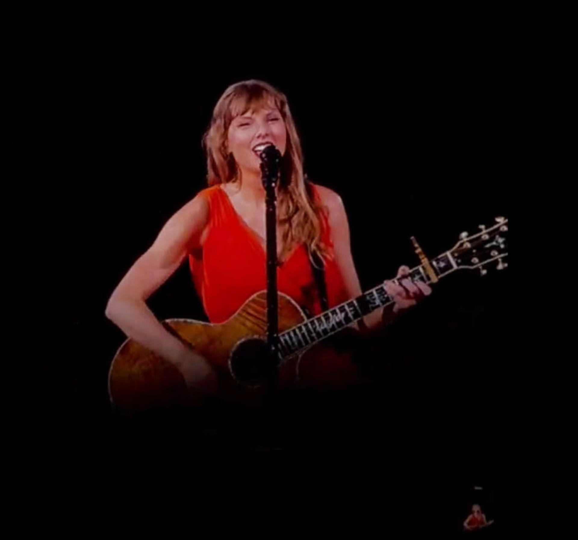 Taylor Swift singing at a concert