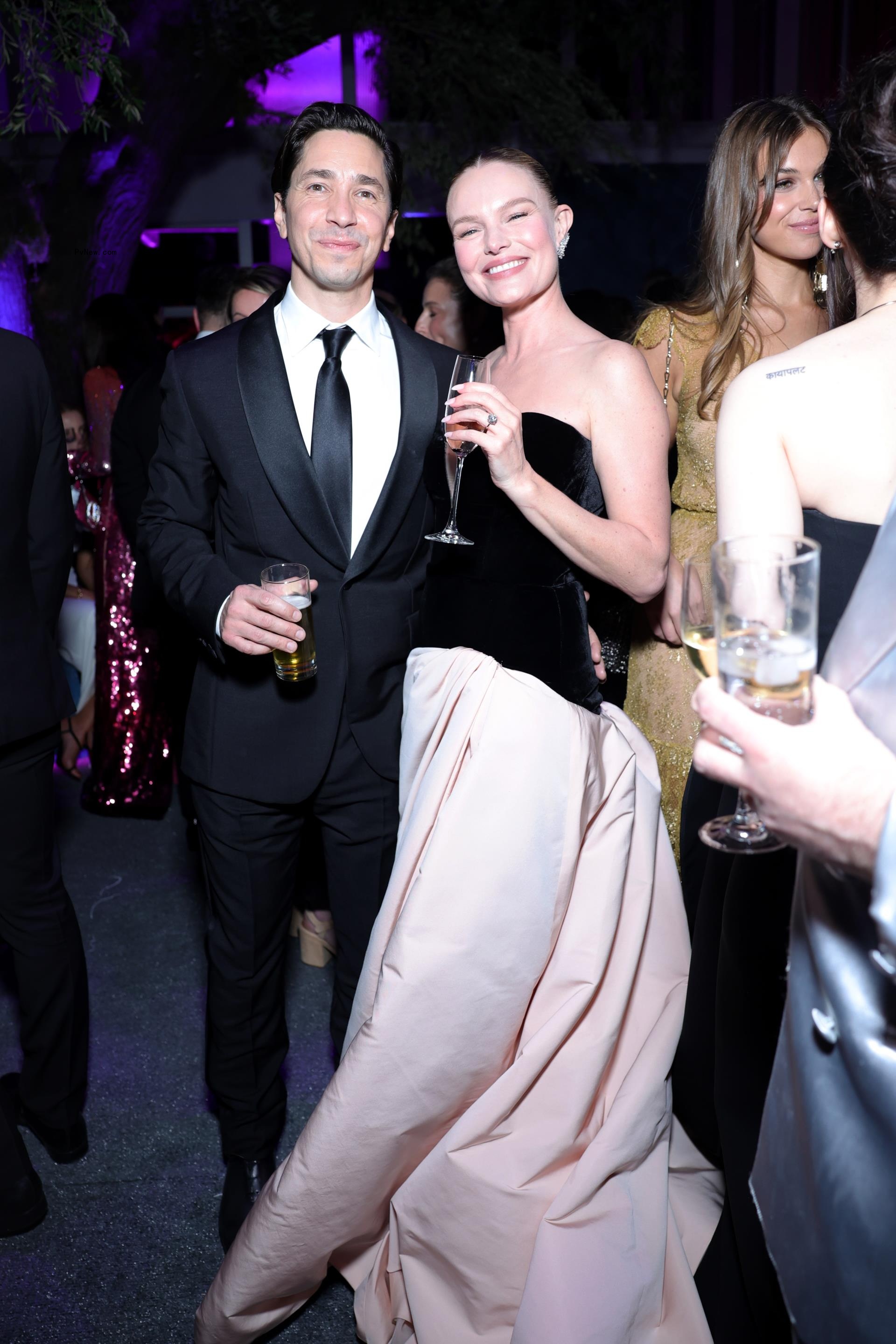 Justin Long and Kate Bosworth posing