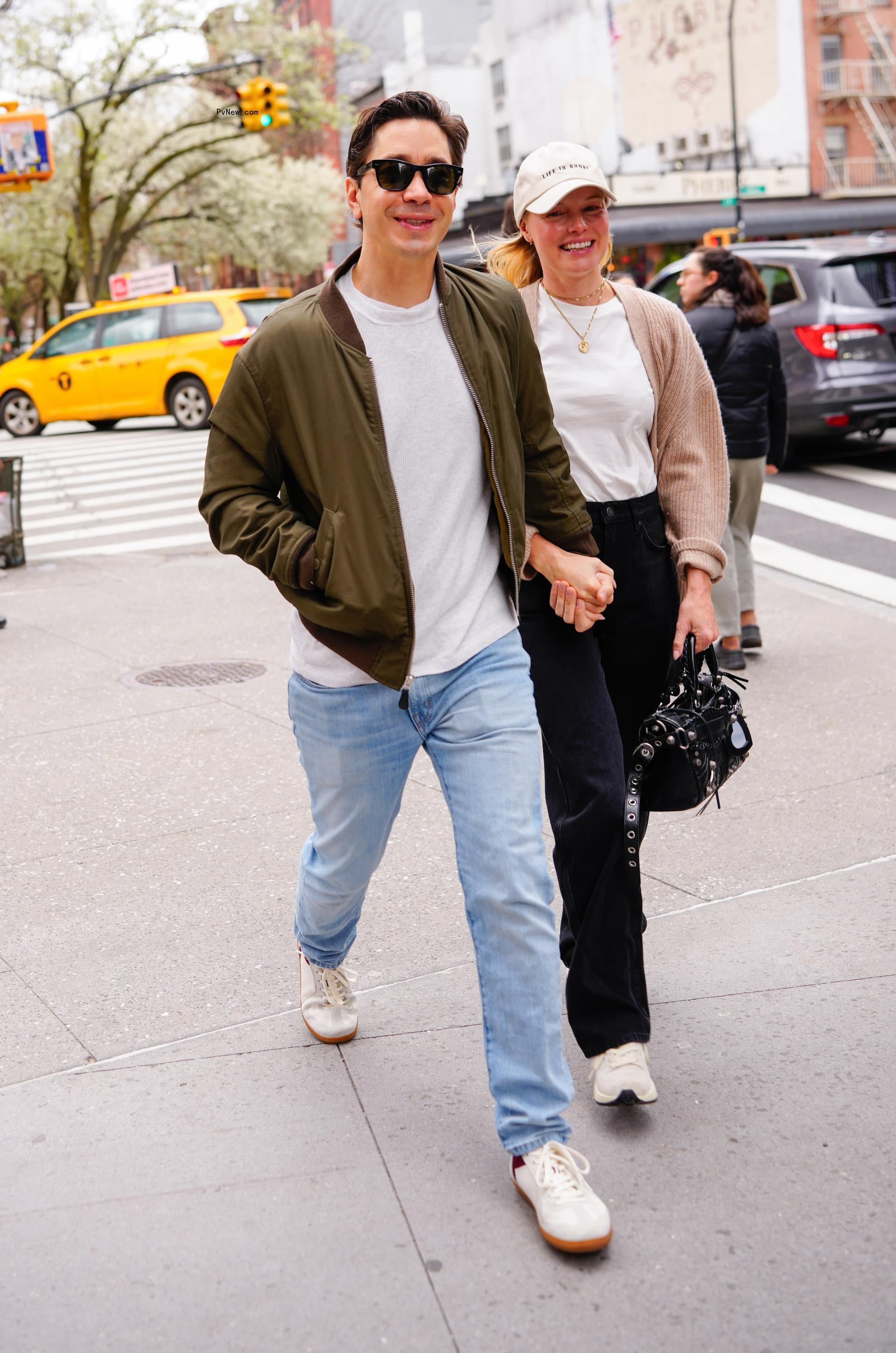 Justin Long and Kate Bosworth posing