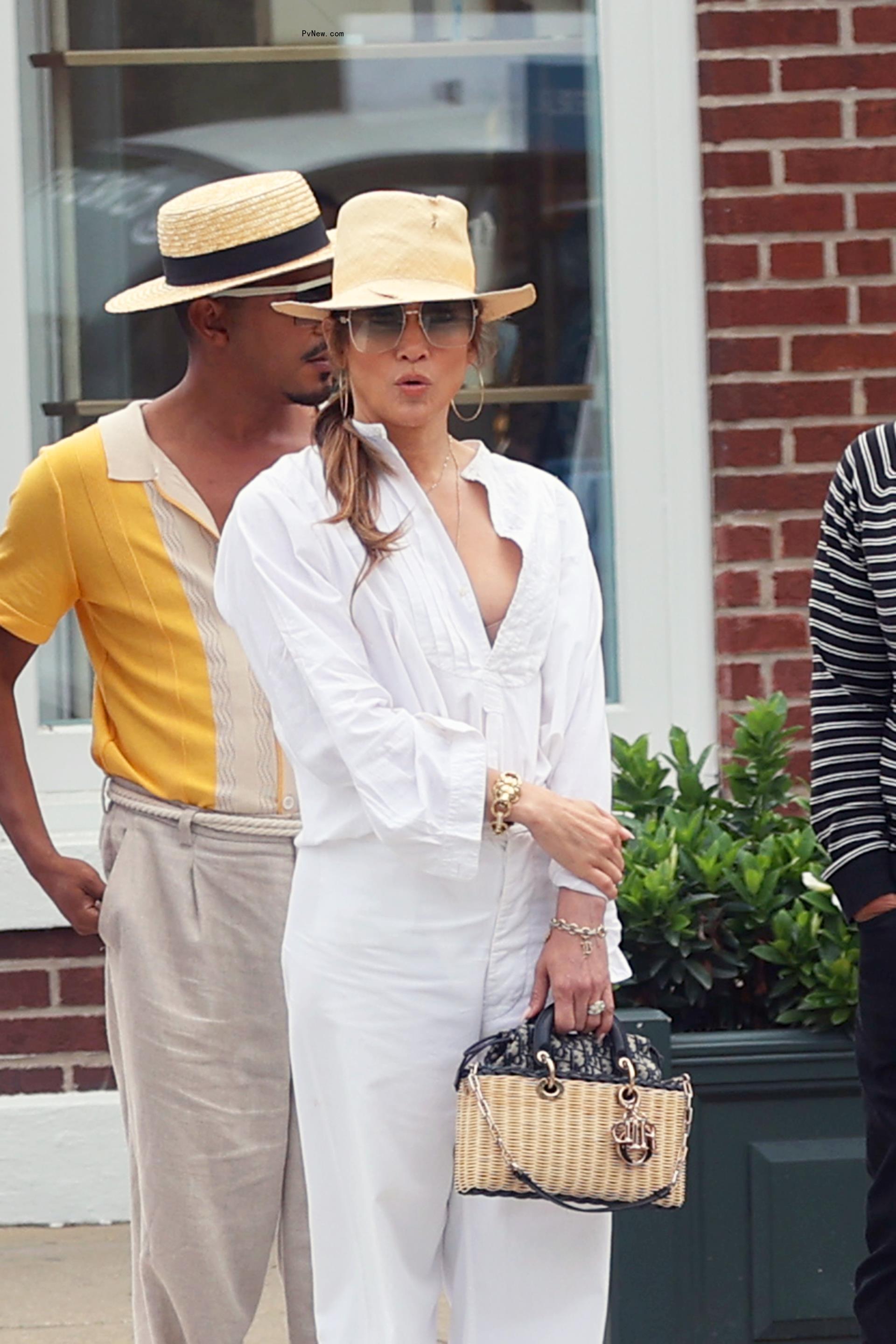 Jennifer Lopez walking in the Hamptons