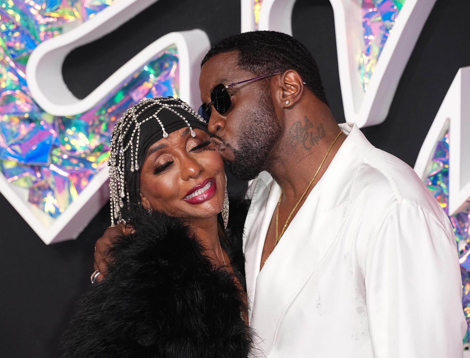 diddy kissing his mom on the cheek