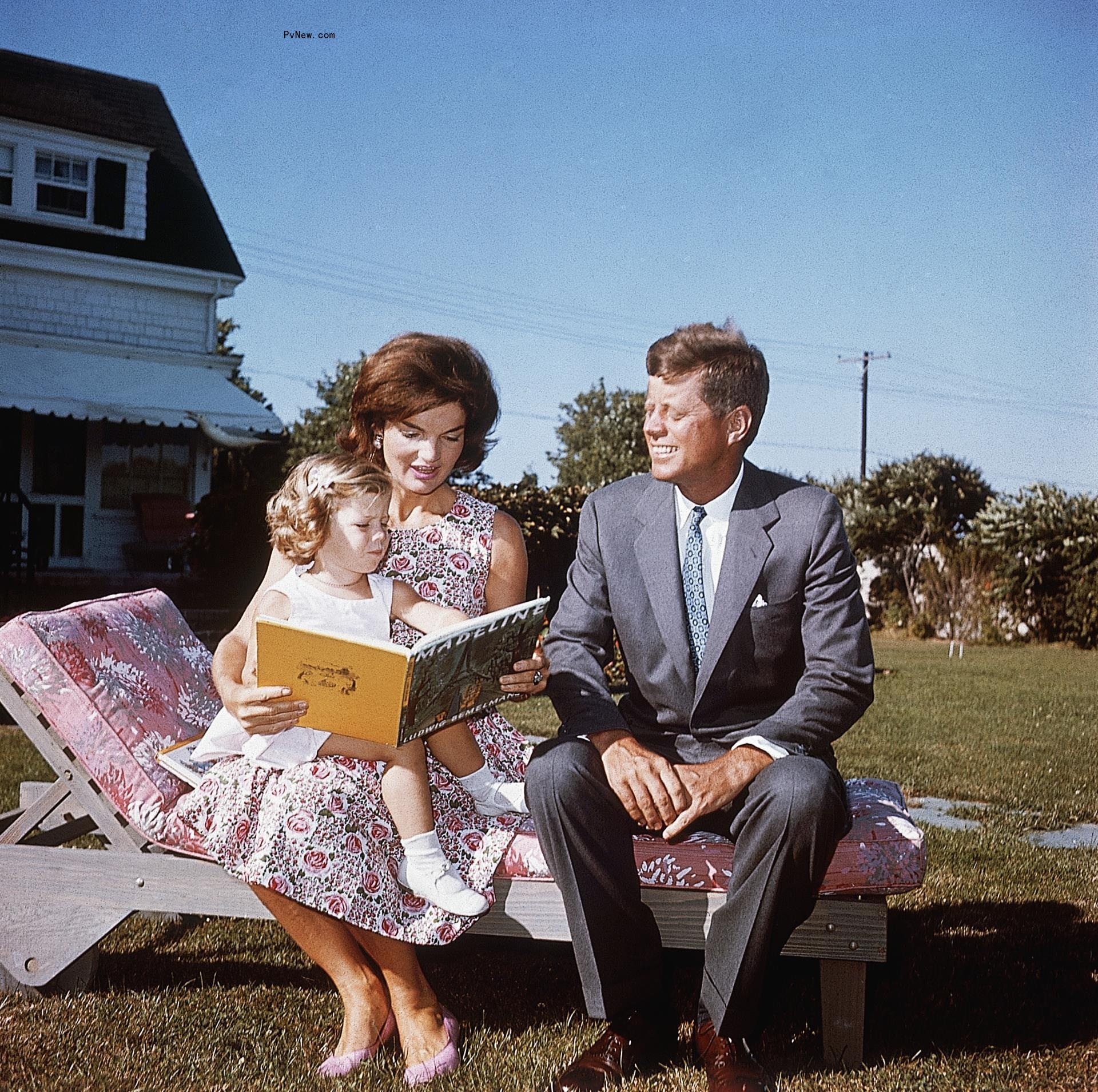 Caroline as a child with her parents, Jackie Kennedy and John F. Kennedy.