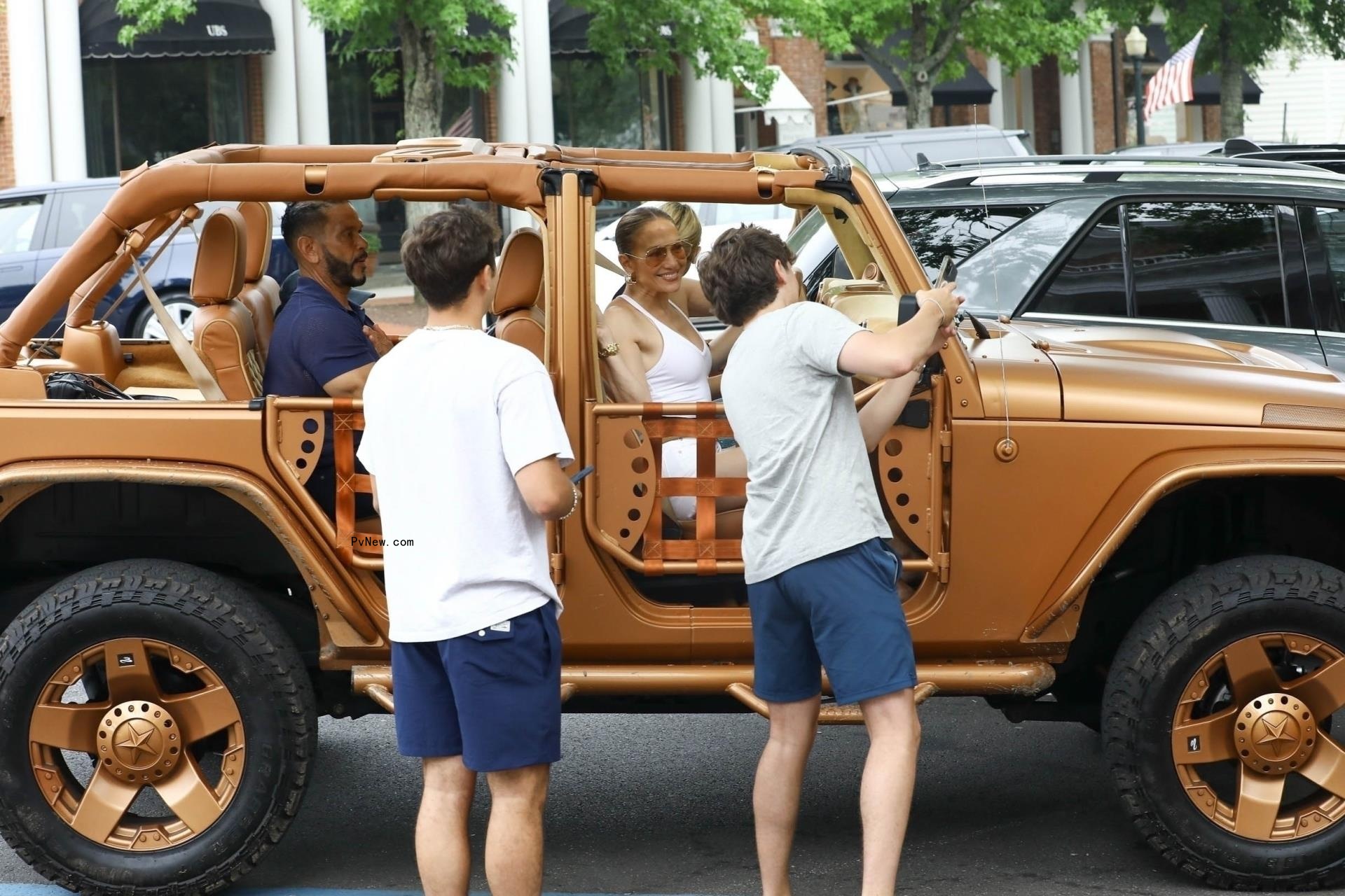 Jennifer Lopez and fans