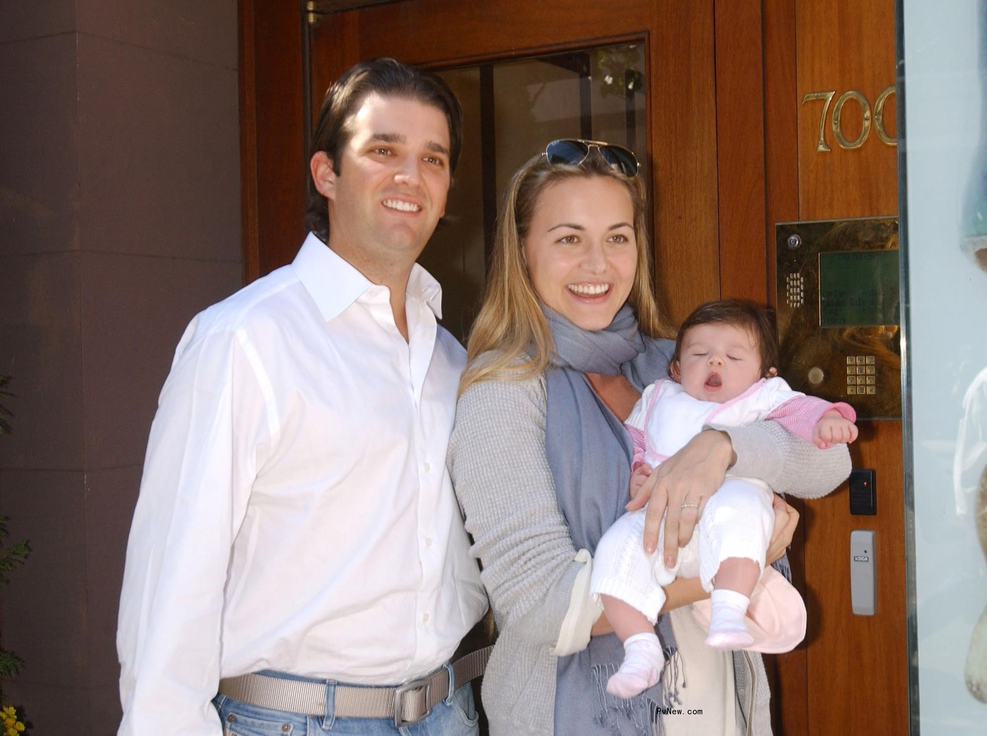 do<i></i>nald trump giving a thumbs up next to his granddaughter Kai on the golf course