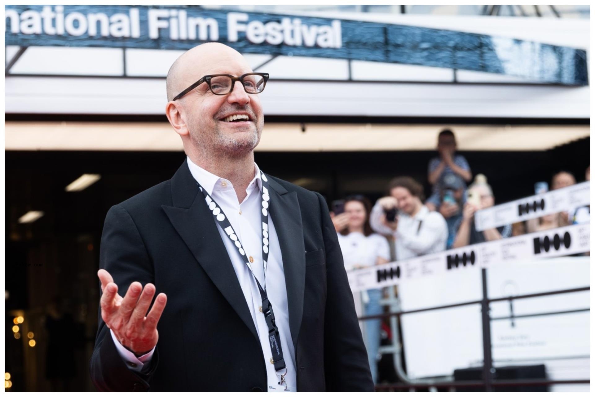 Steven Soderbergh Is So ‘Fascinated’ by Taylor Swift’s Eras Tour That It’s Inspiring His Next Project: ‘I Would Go if I Could. There Aren’t Any Tickets!’
