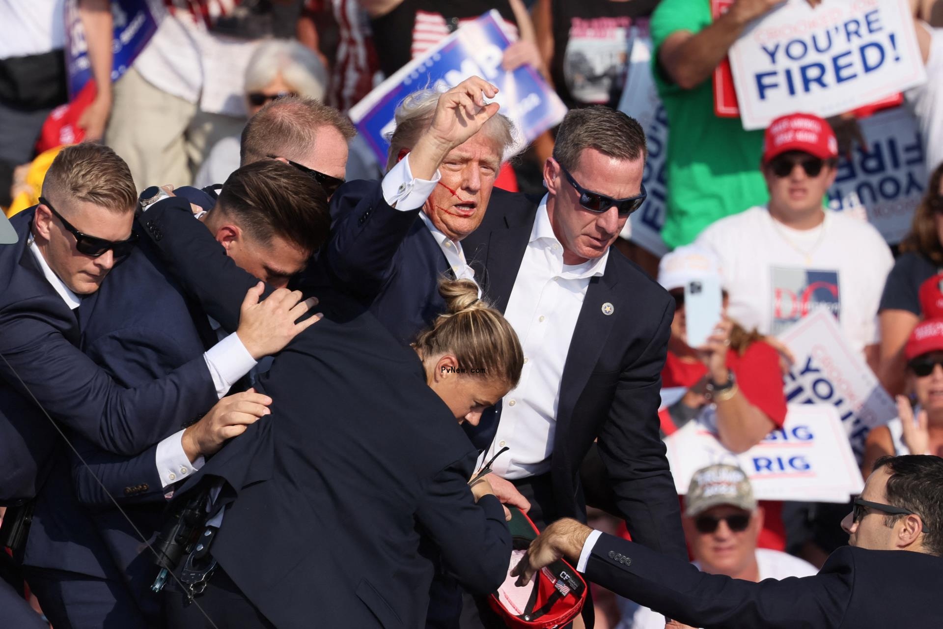 Do<i></i>nald Trump bleeding at Pennsylvania rally