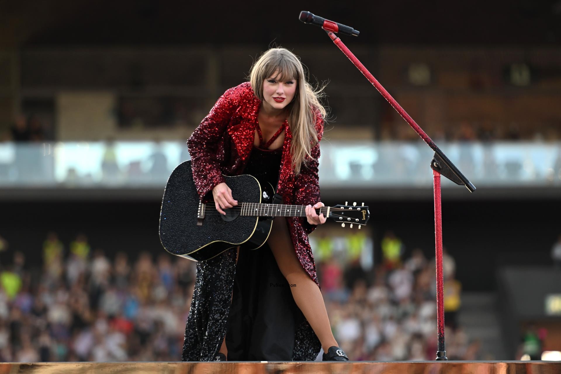 Taylor Swift o<i></i>nstage performance