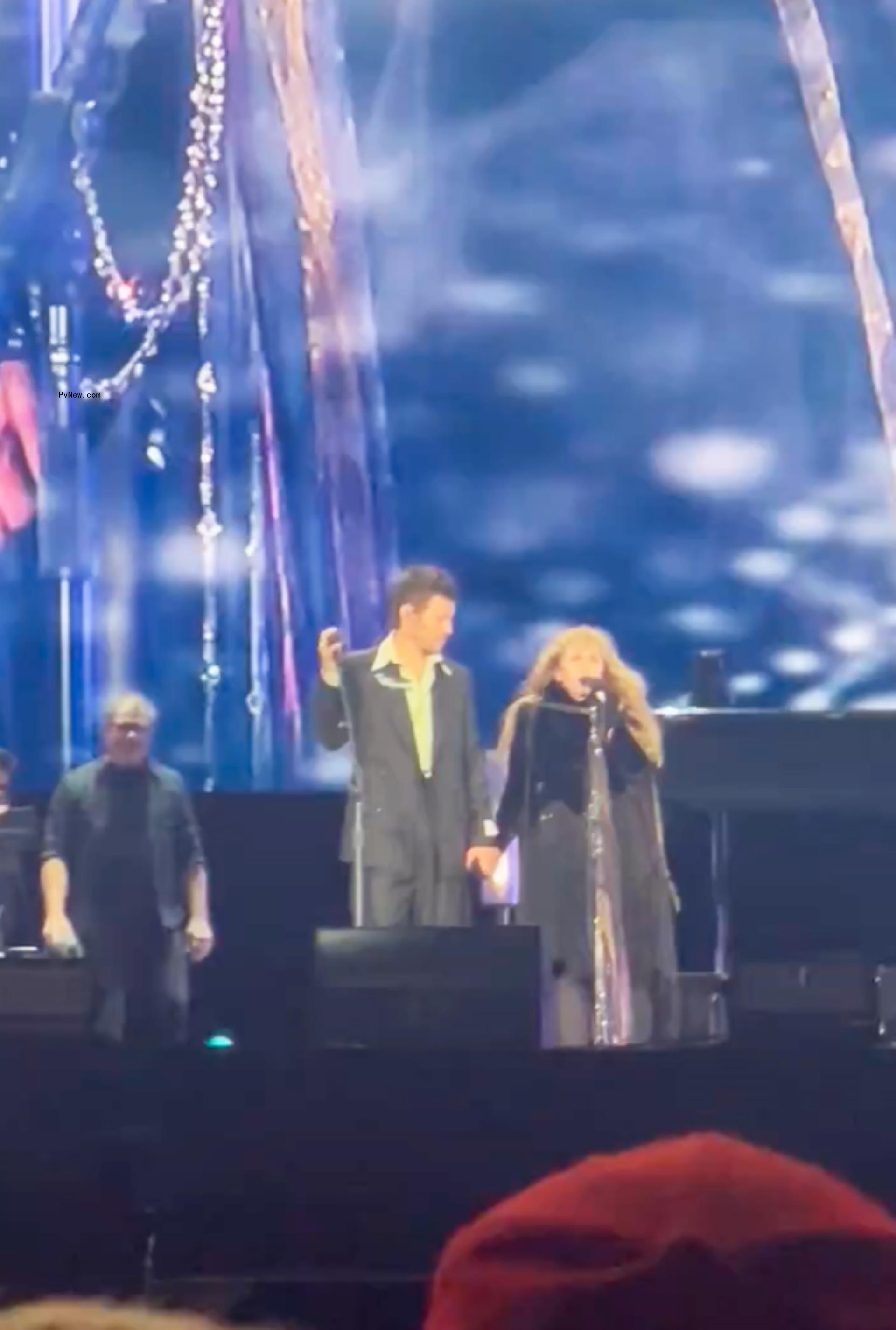 Harry Styles and Stevie Nicks on stage in London