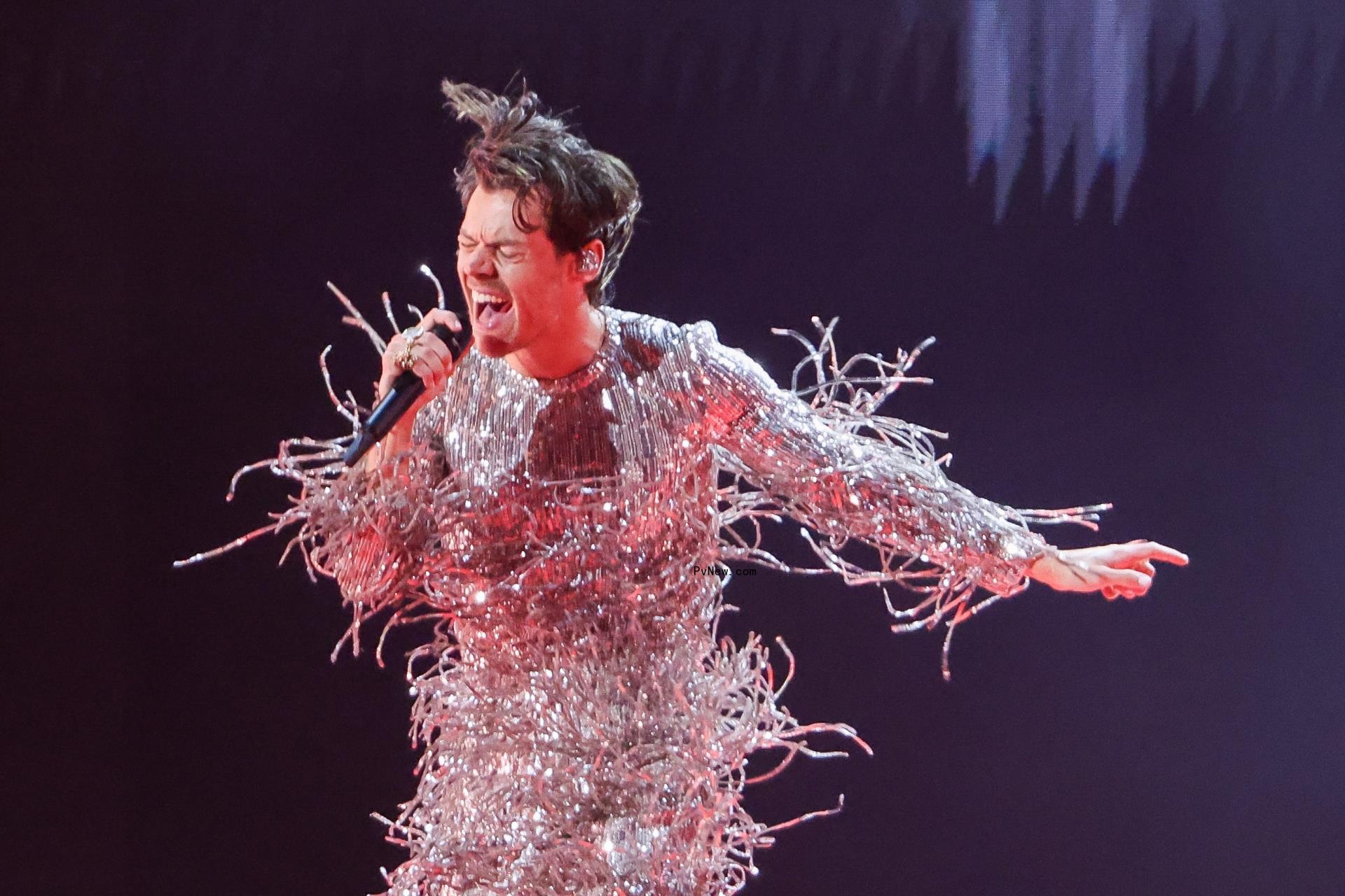 Harry Styles performing