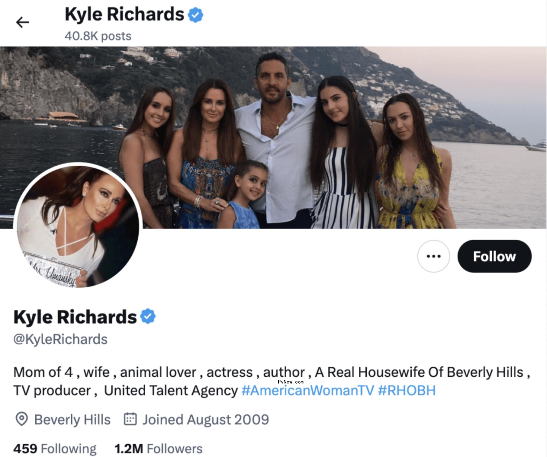 Kyle Richards removes ‘wife’ from Instagram bio after Mauricio Umansky kisses mystery woman in Mykonos