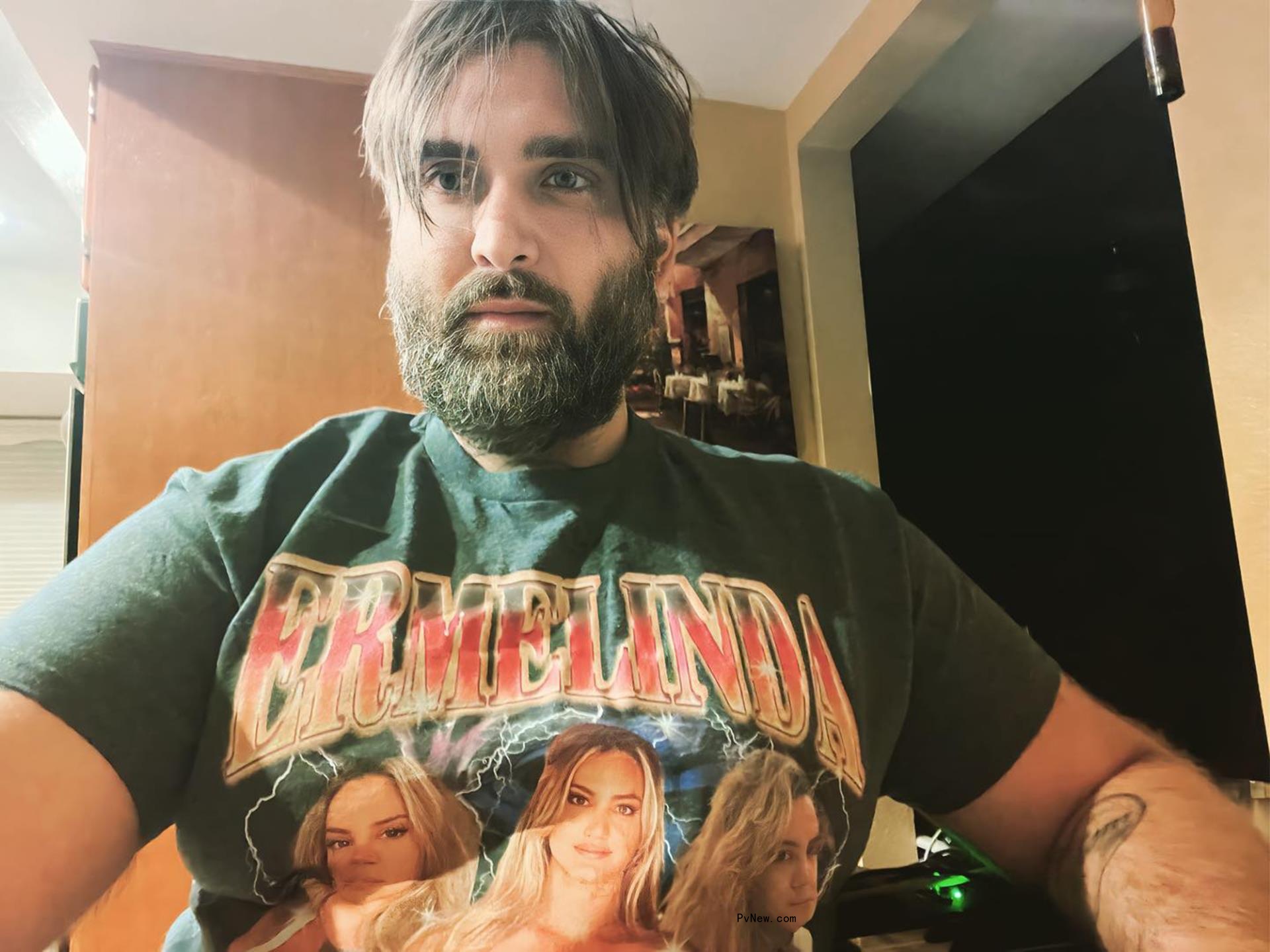 Weston Cage selfie