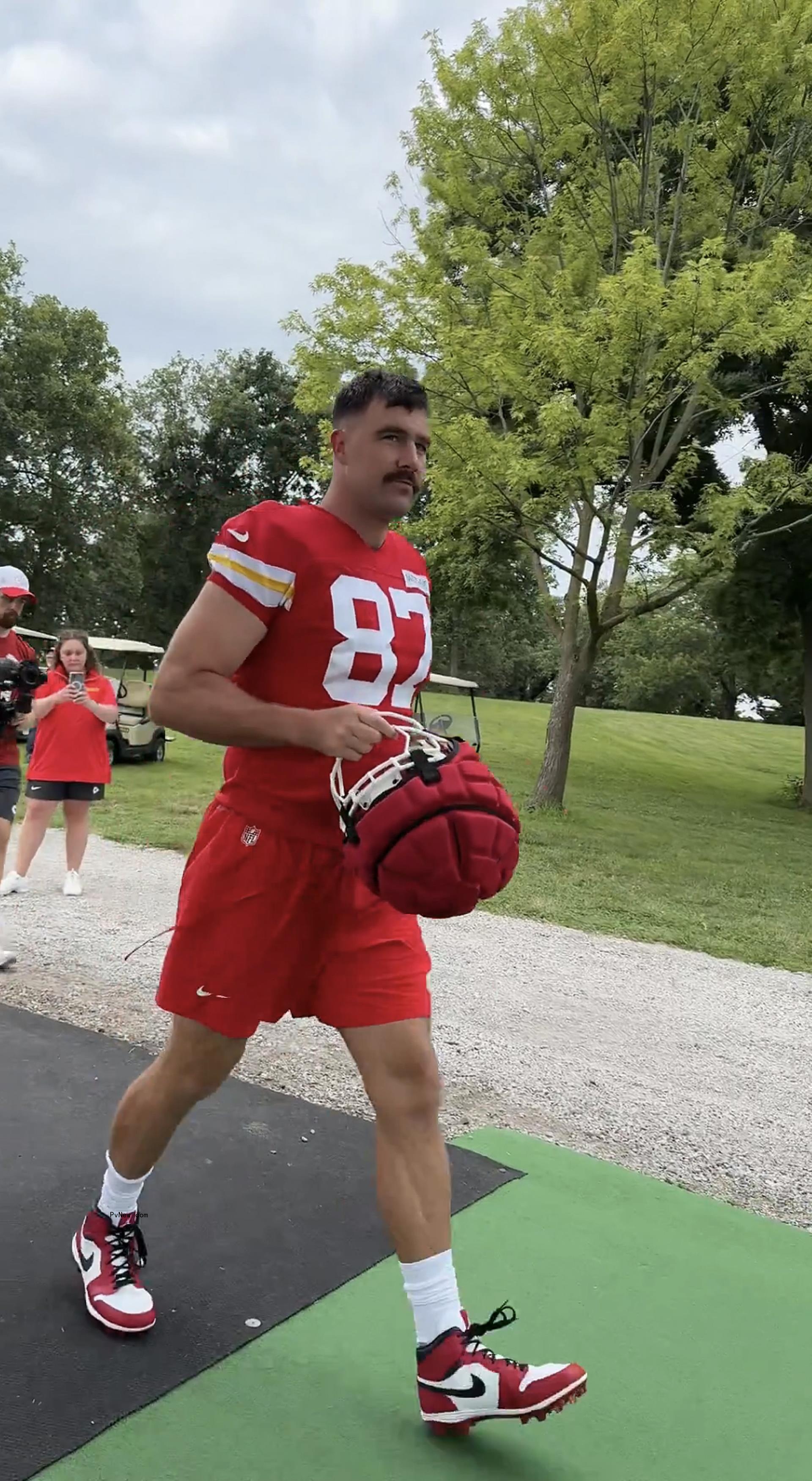 Travis Kelce arriving to training camp.