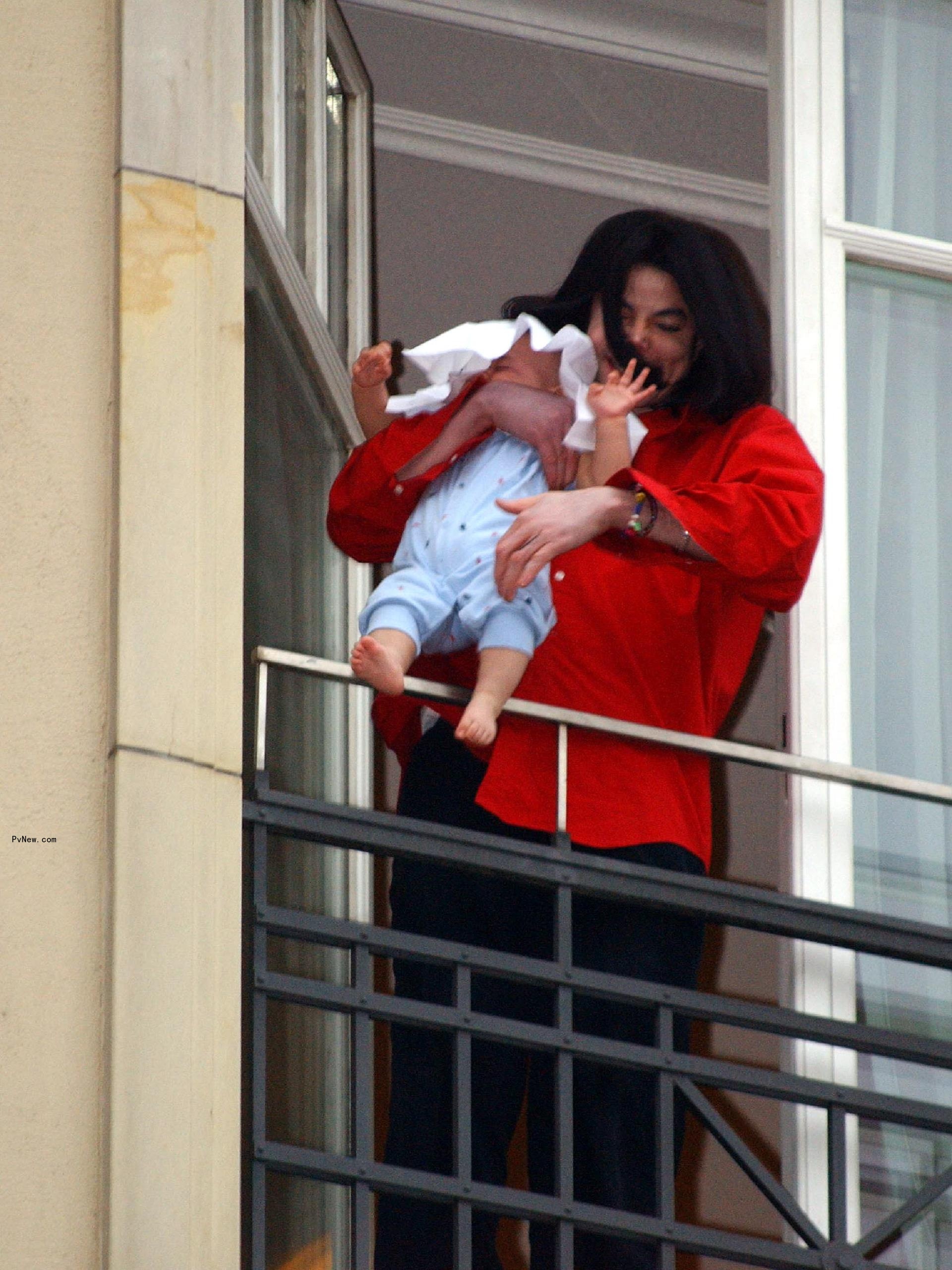 Michael Jackson and Blanket