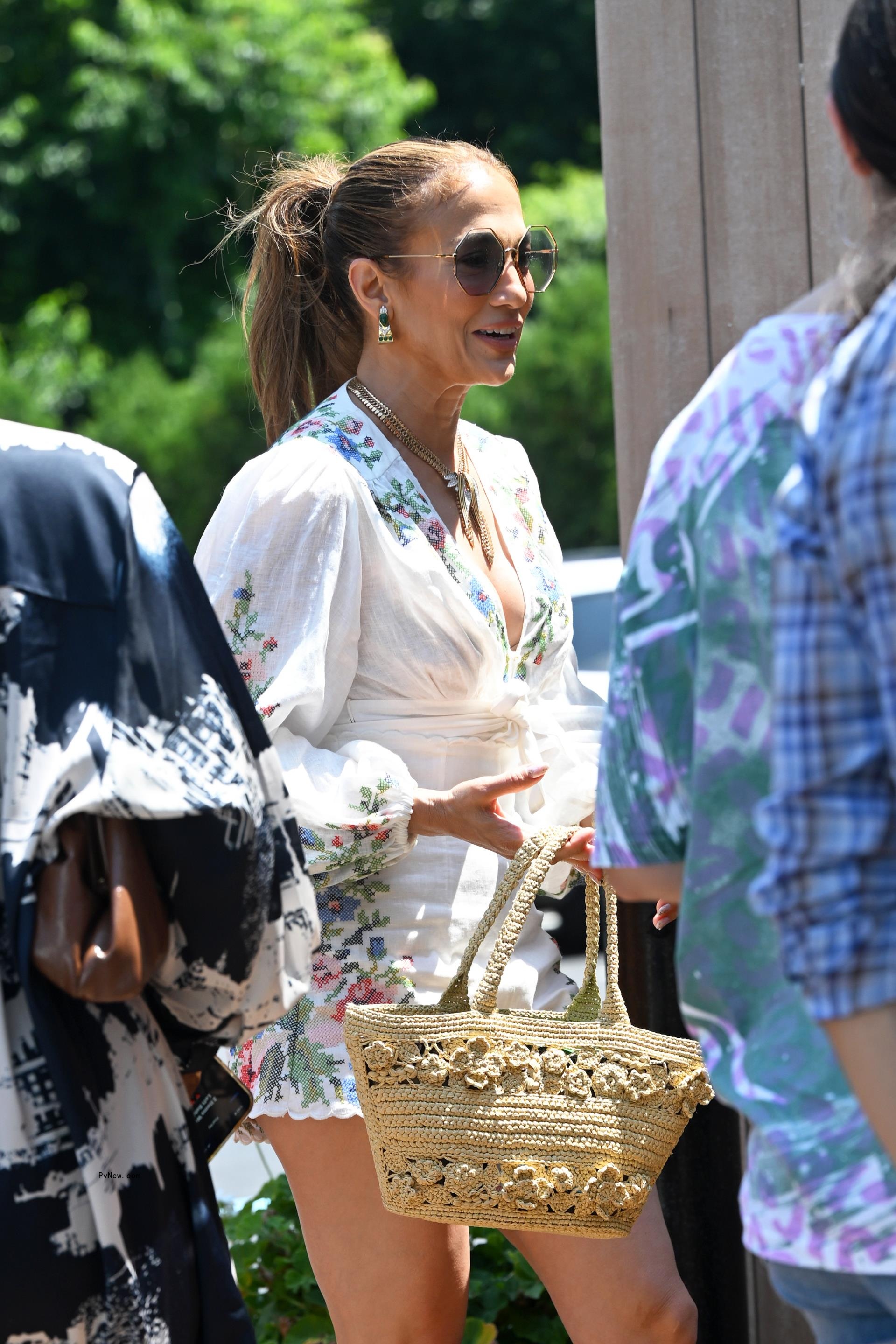 Jennifer Lopez out to lunch