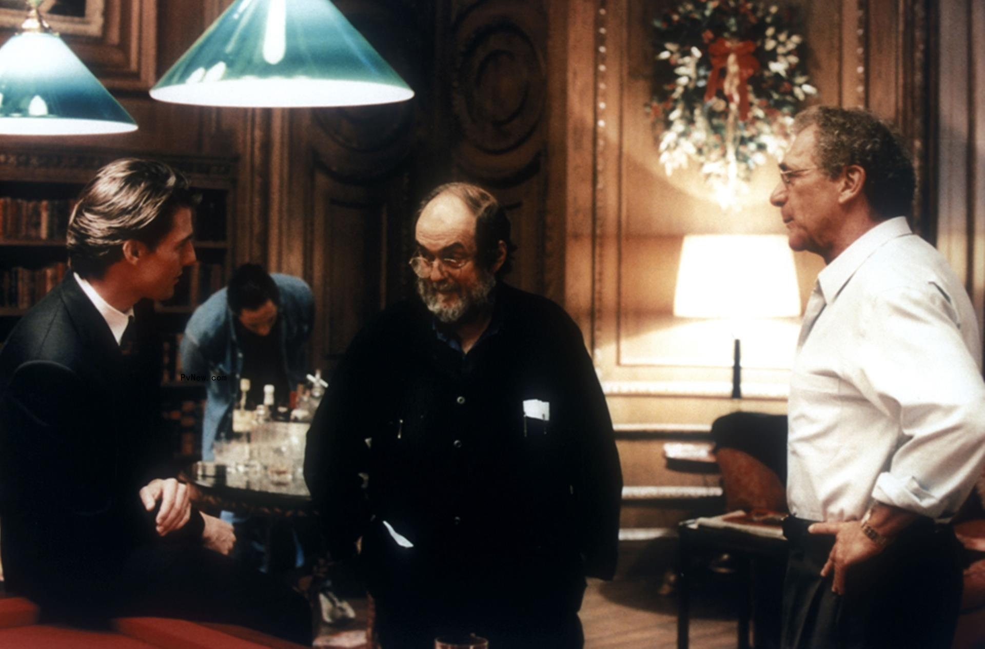 Stanley Kubrick, Sydney Pollack, and Tom Cruise on set of 