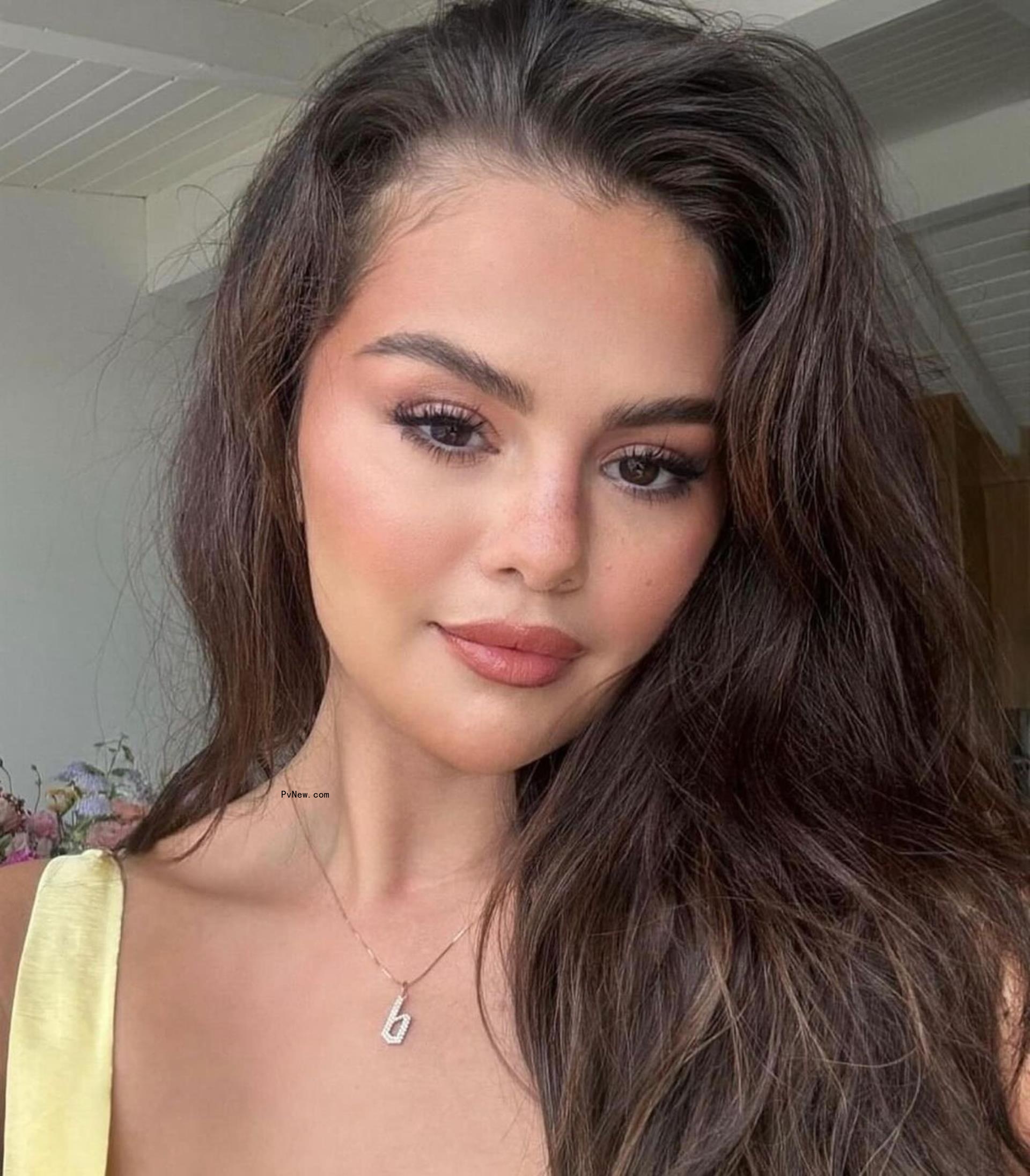 Selena Gomez selfie