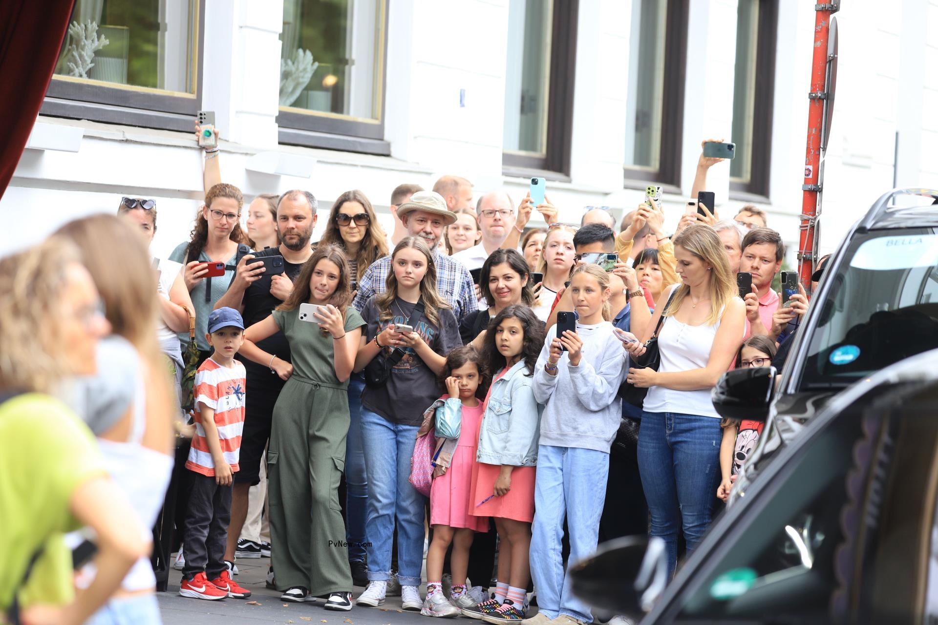 Taylor Swift in Hamburg: Police close the hotel four seasons due to the fans
