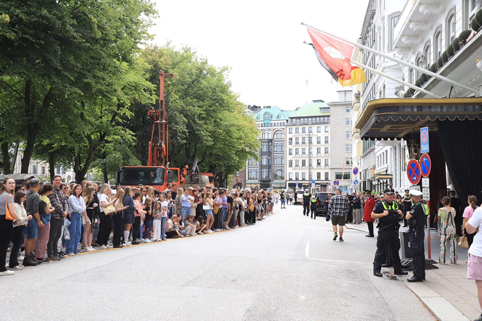 Taylor Swift in Hamburg: Police close the hotel four seasons due to the fans