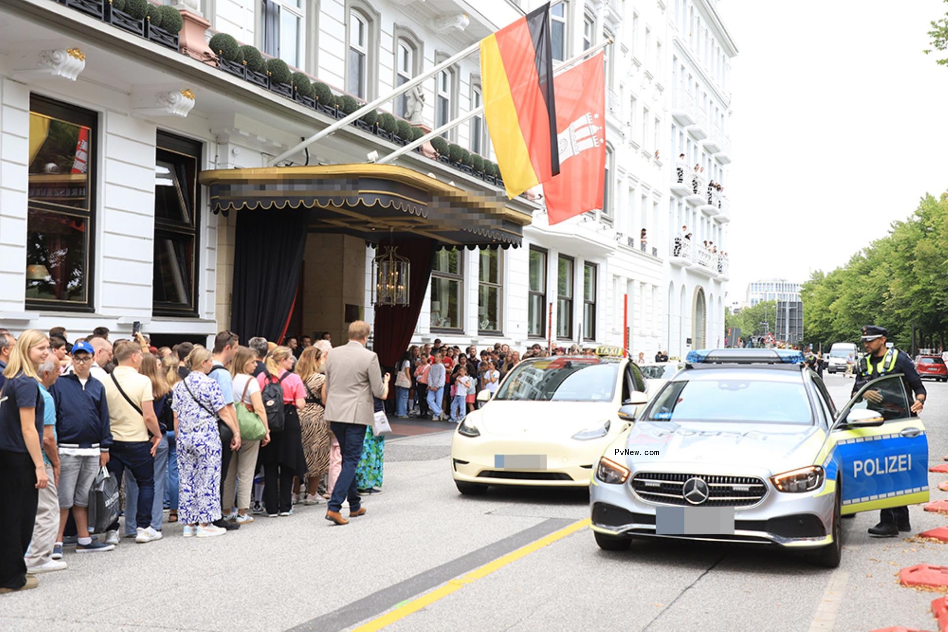 Taylor Swift in Hamburg: Police close the hotel four seasons due to the fans