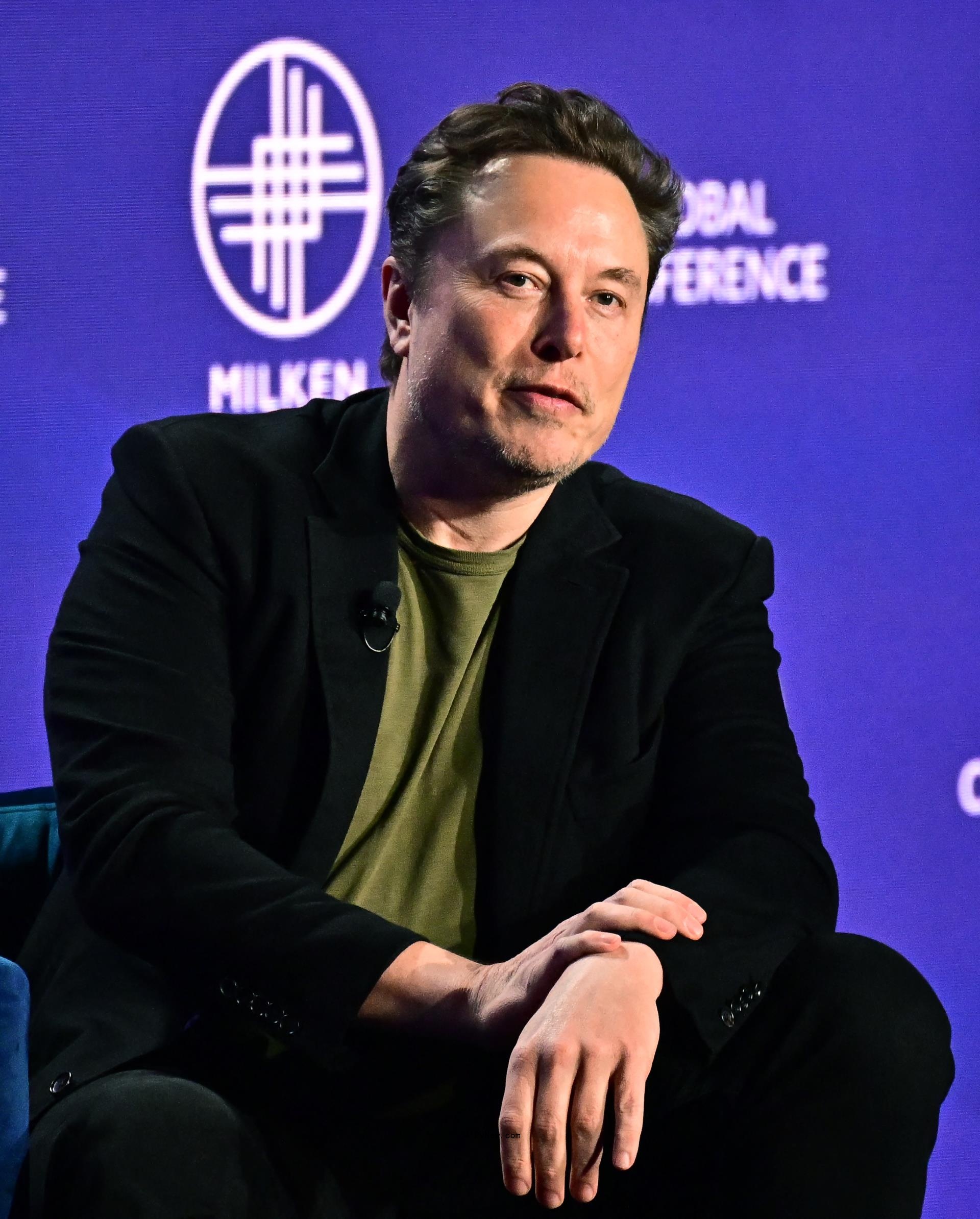 Elon Must in Beverly Hills. 