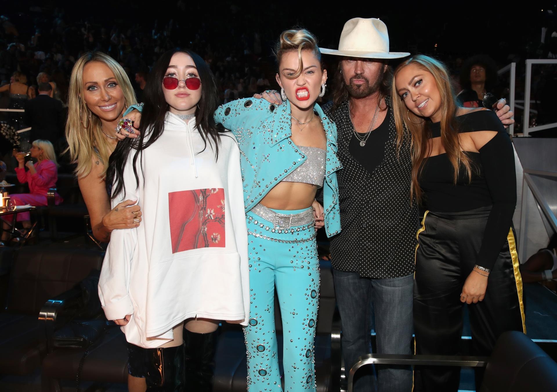 Billy Ray Cyrus and Tish Cyrus with their kids, Noah Cyrus, Miley Cyrus and Brandi Cyrus.