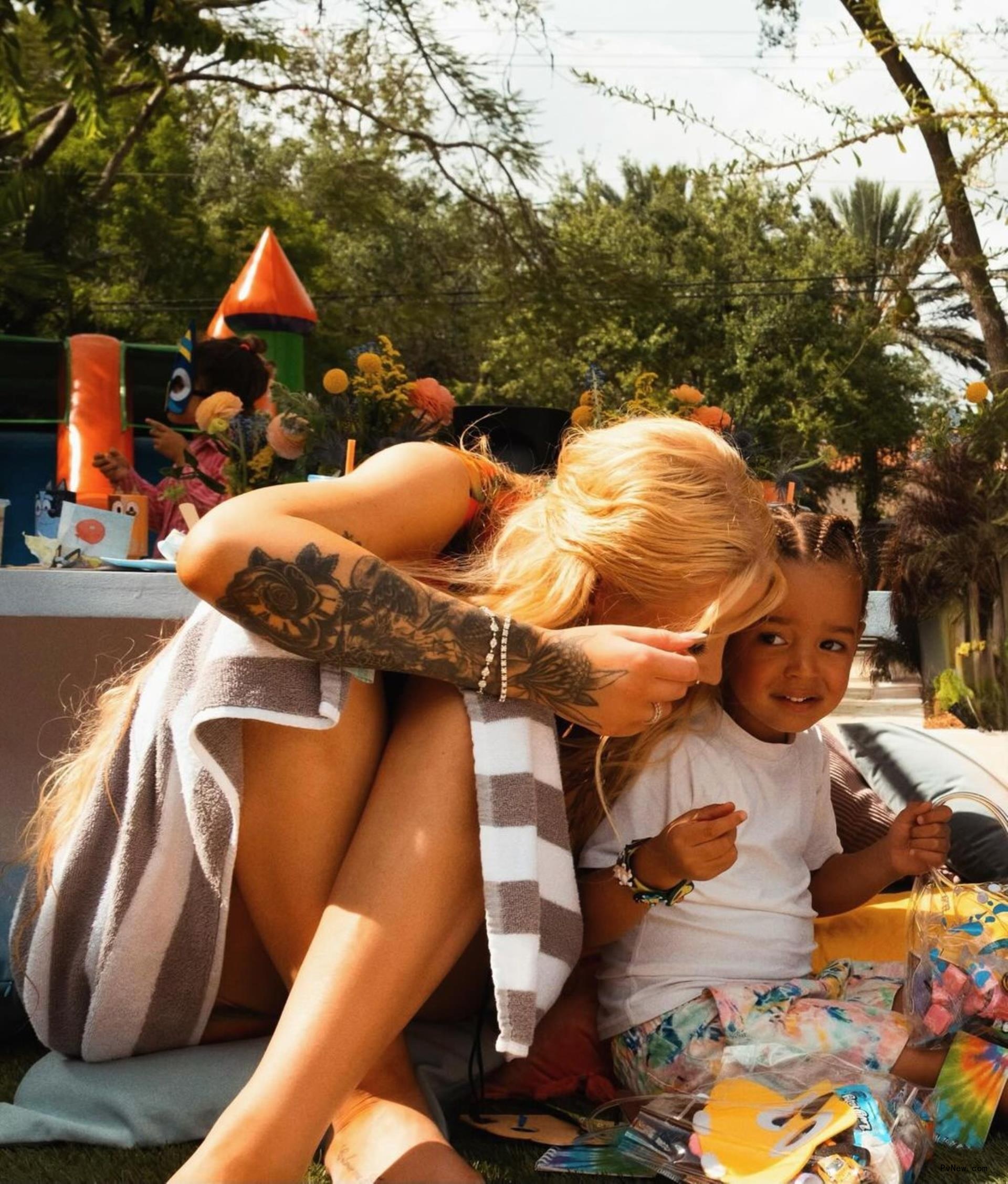 Iggy Azalea with her son