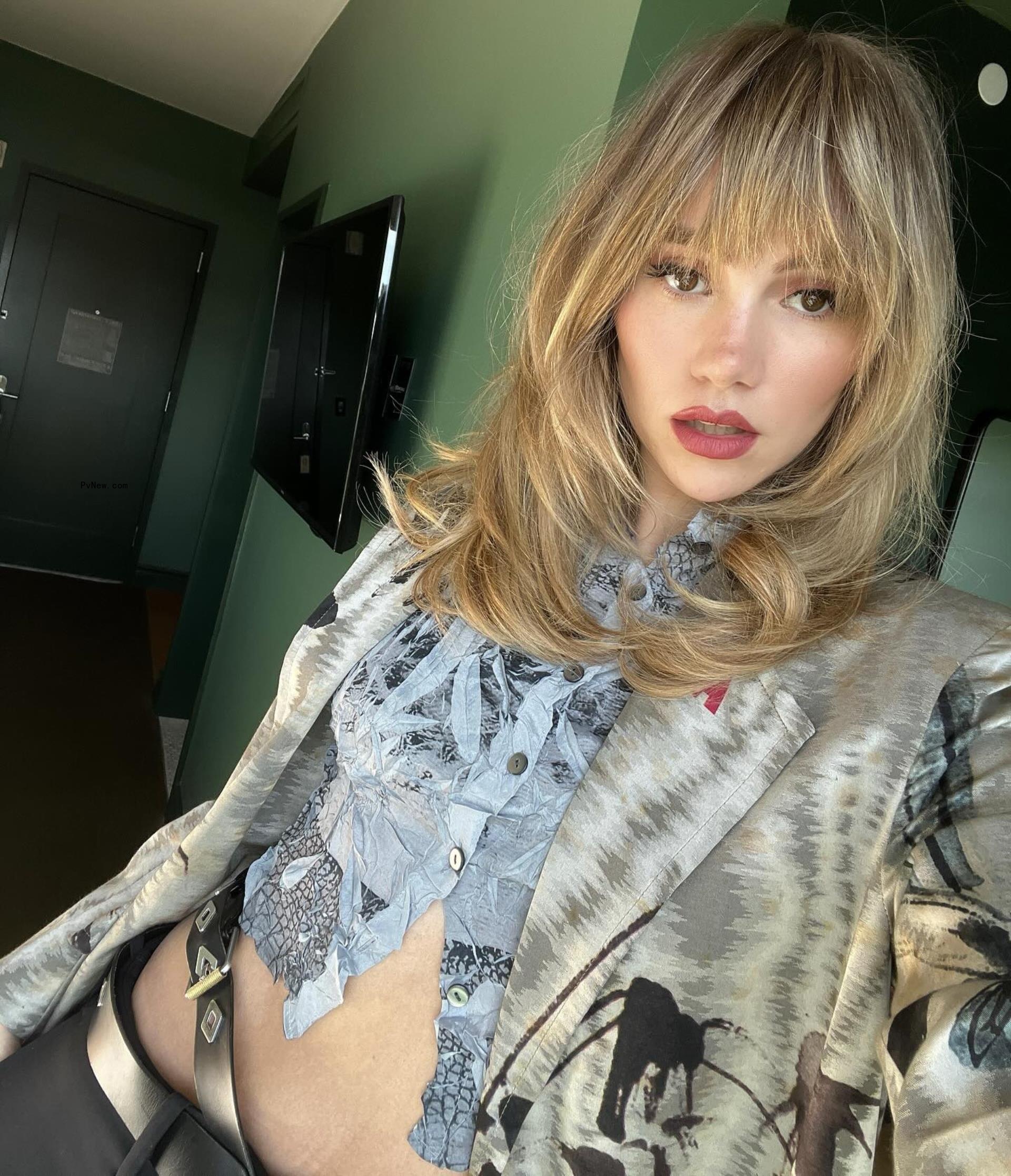 A selfie of Suki Waterhouse.