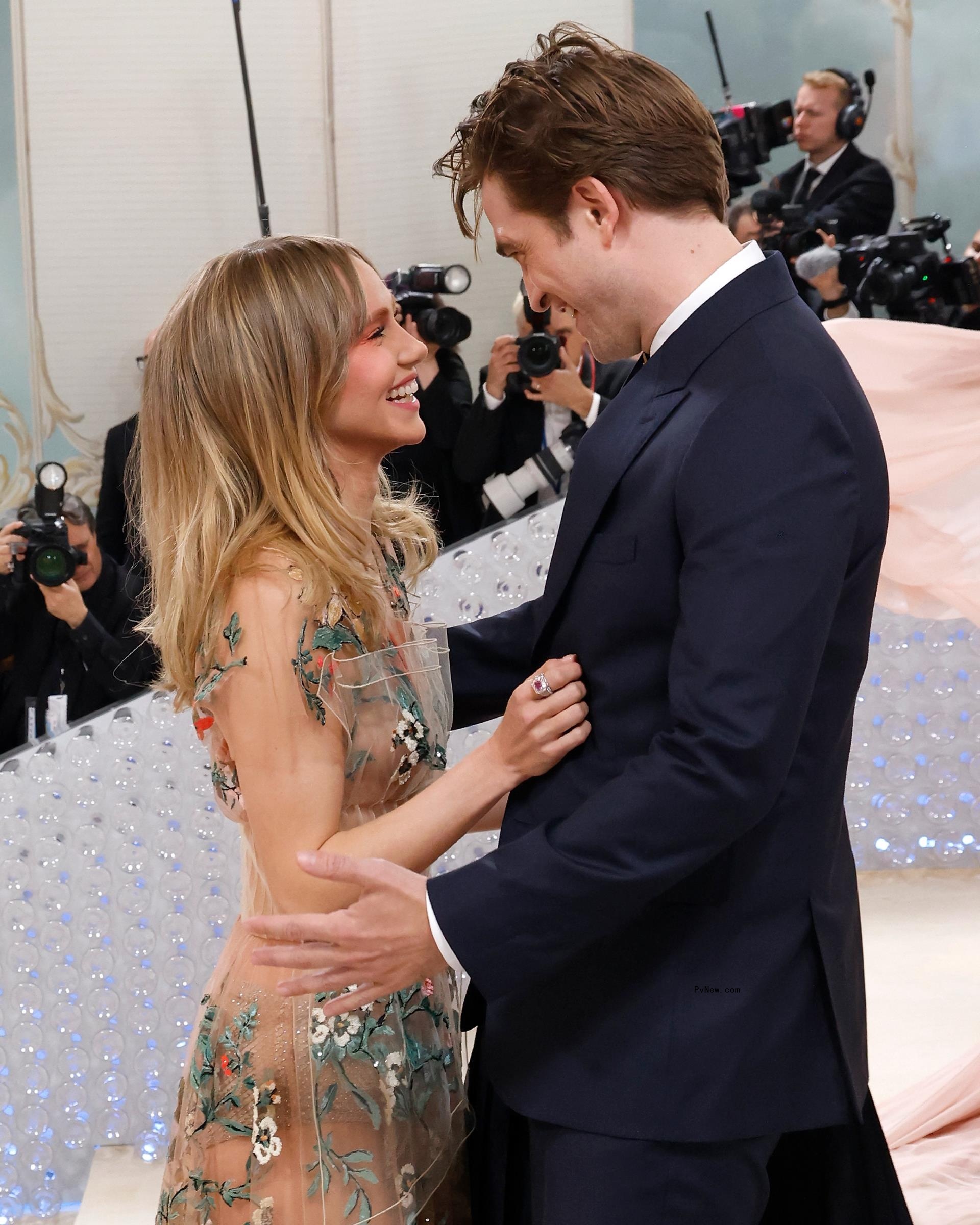 Suki Waterhouse and Robert Pattinson at the 2023 Met Gala.