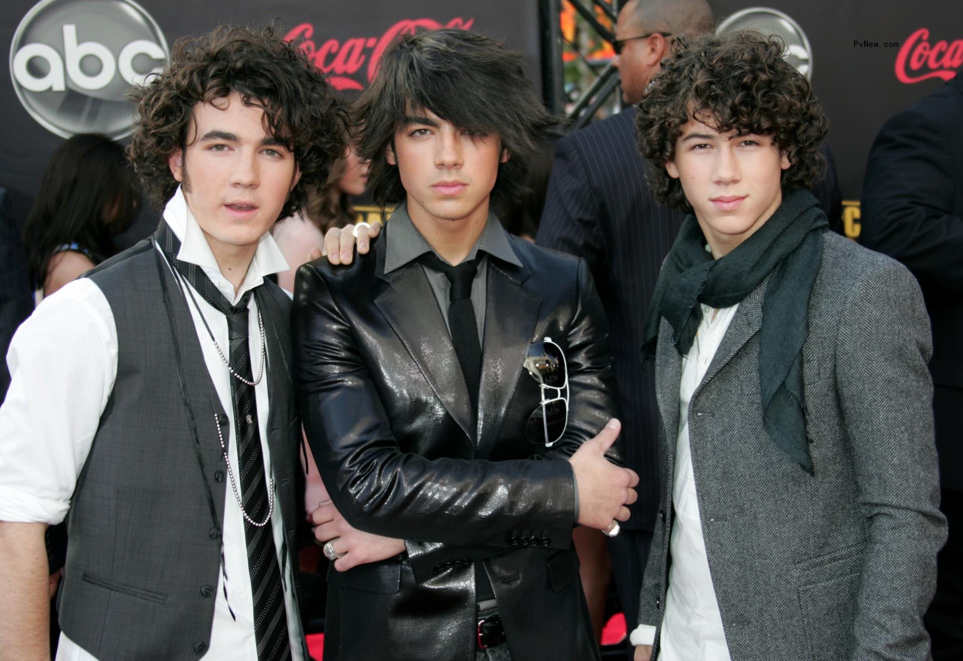 Nick Jonas, Joe Jo<i></i>nas and Kevin Jo<i></i>nas in 207. 