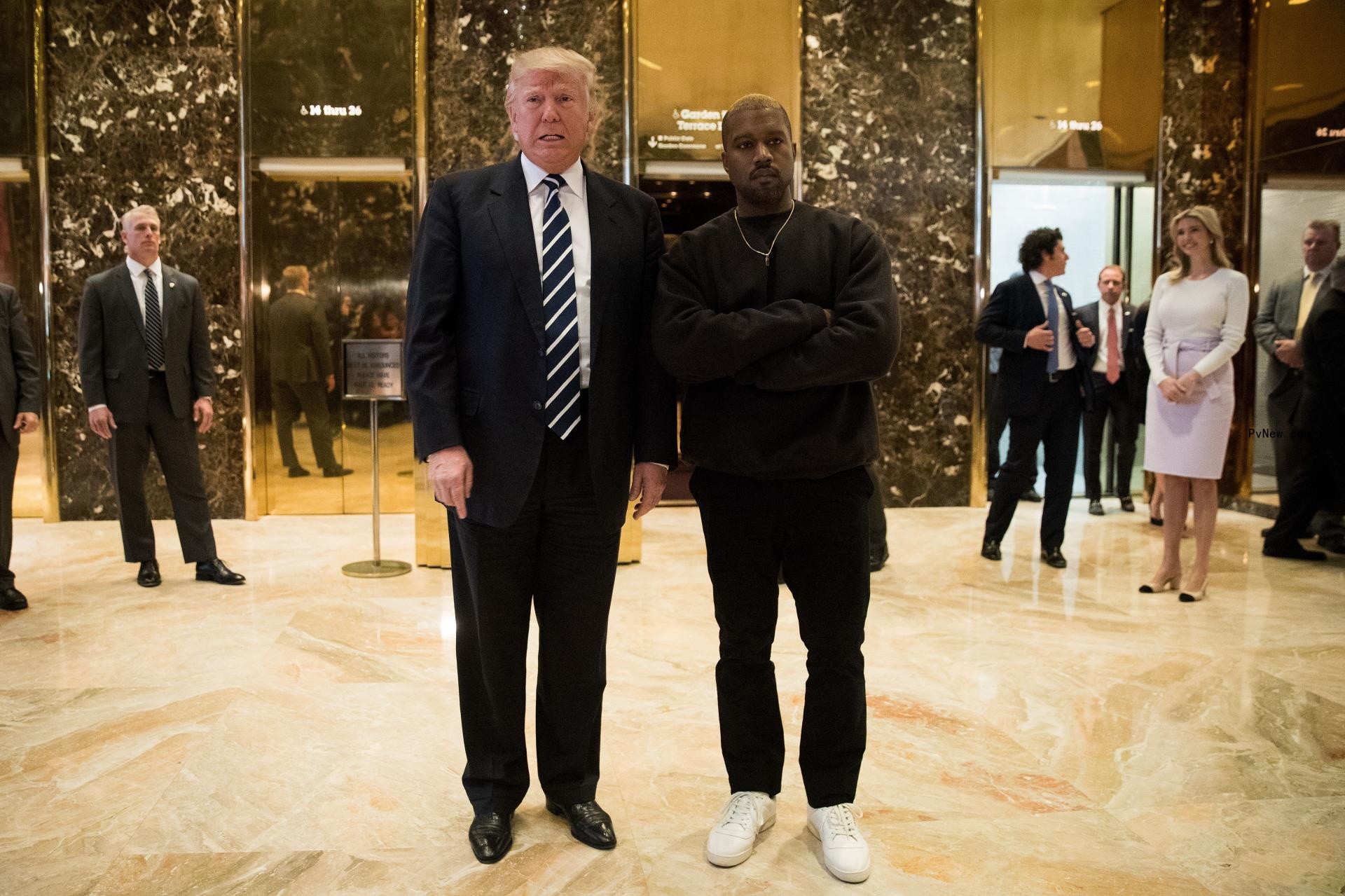 Do<i></i>nald Trump and Kanye West posing together