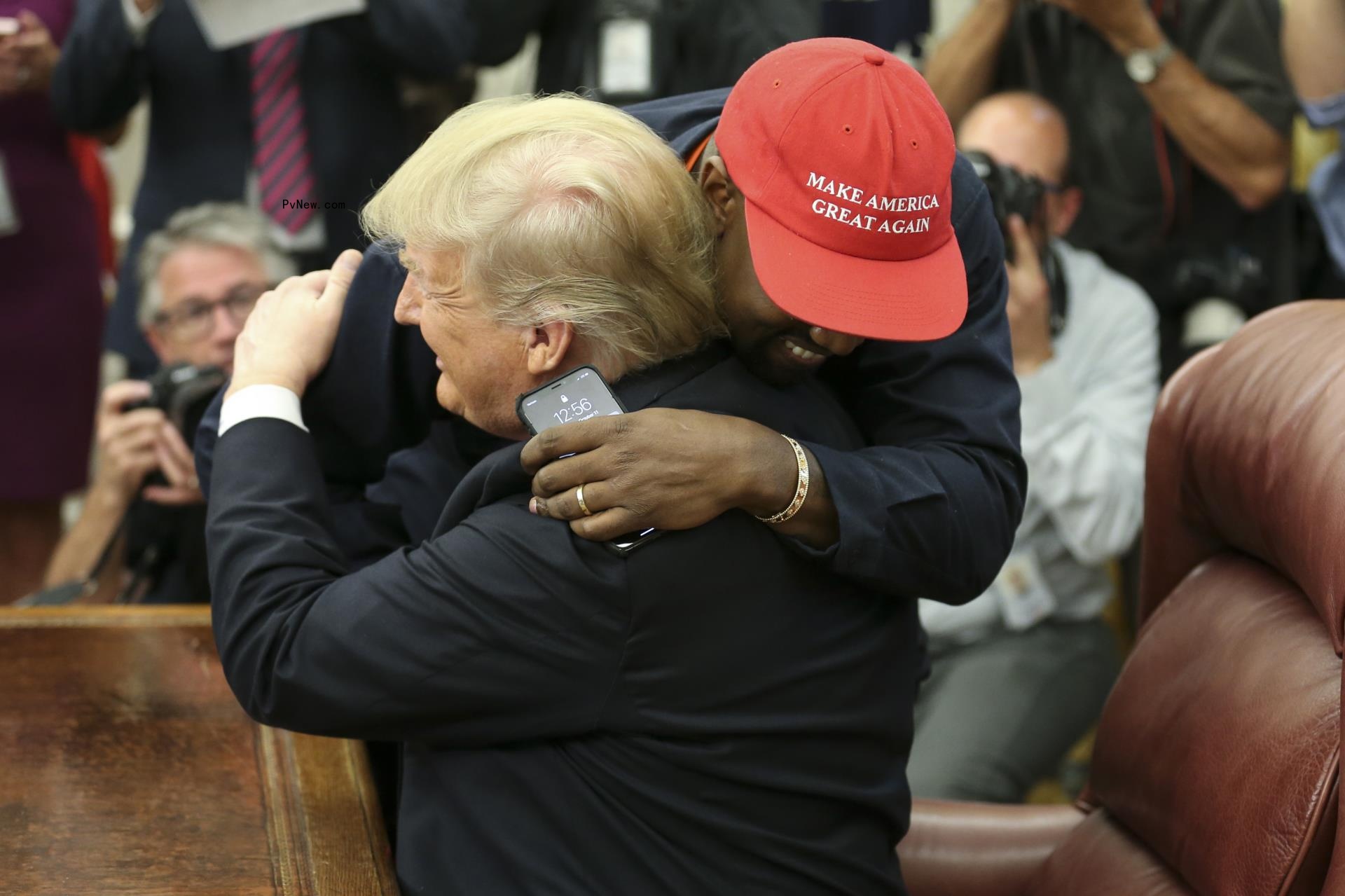 Do<i></i>nald Trump and Kanye West hugging