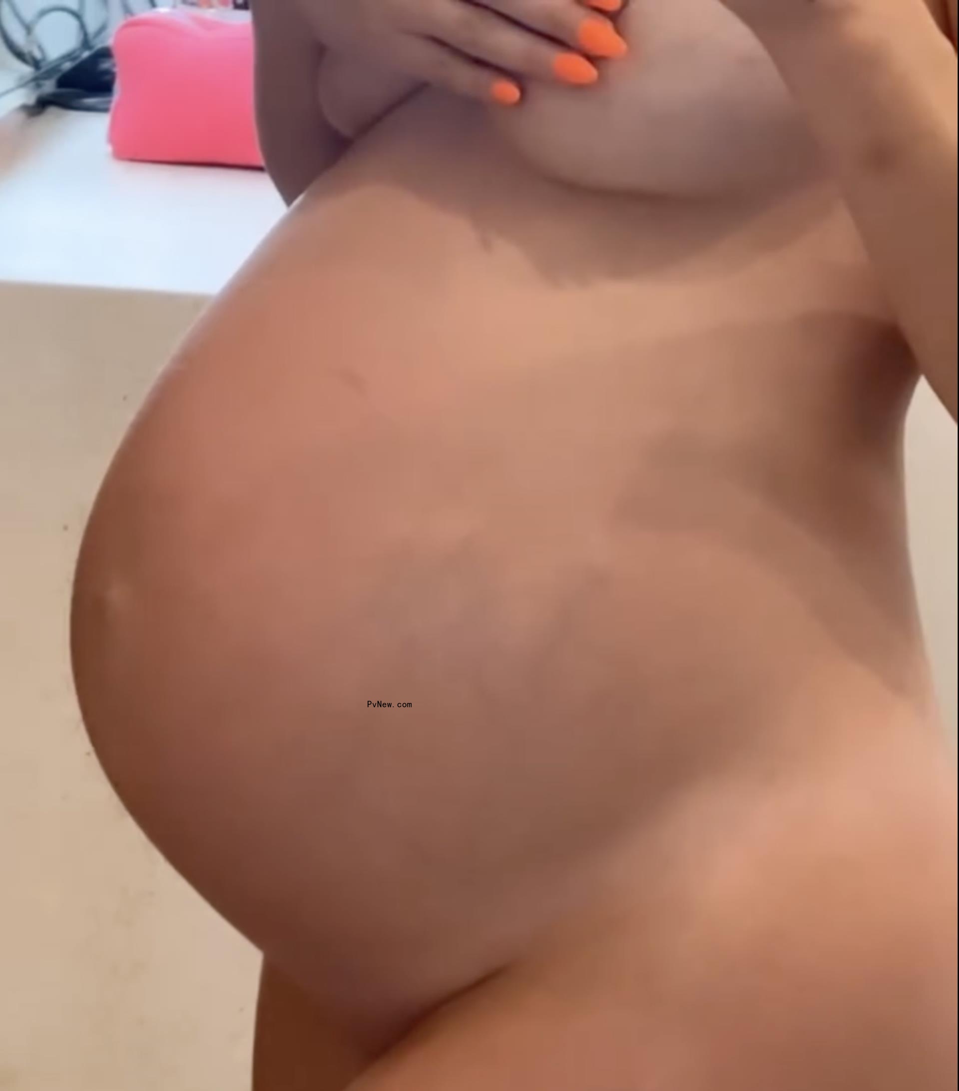Pregnant Lala Kent's baby bump