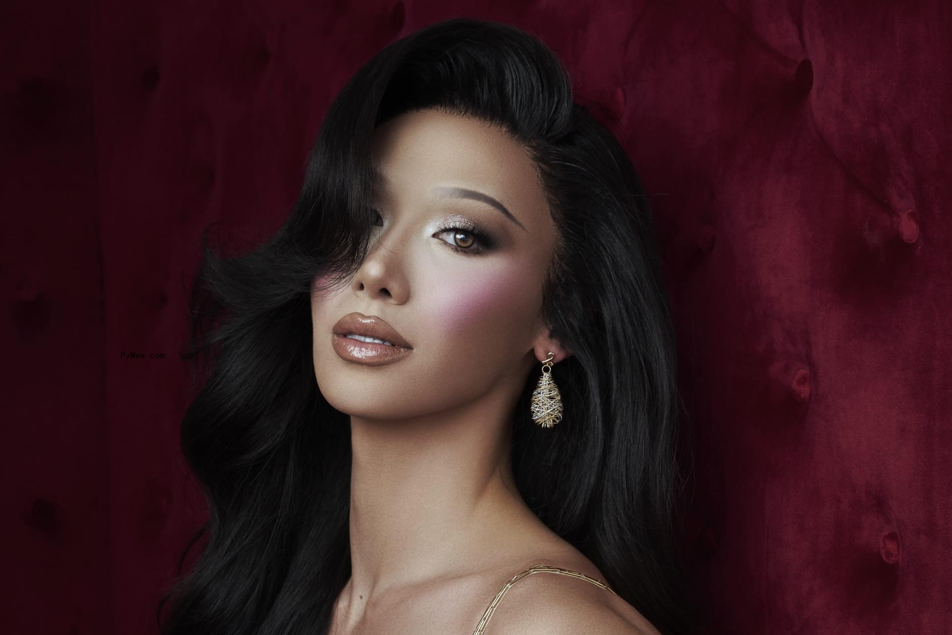 Plastique Tiara Signs With UTA