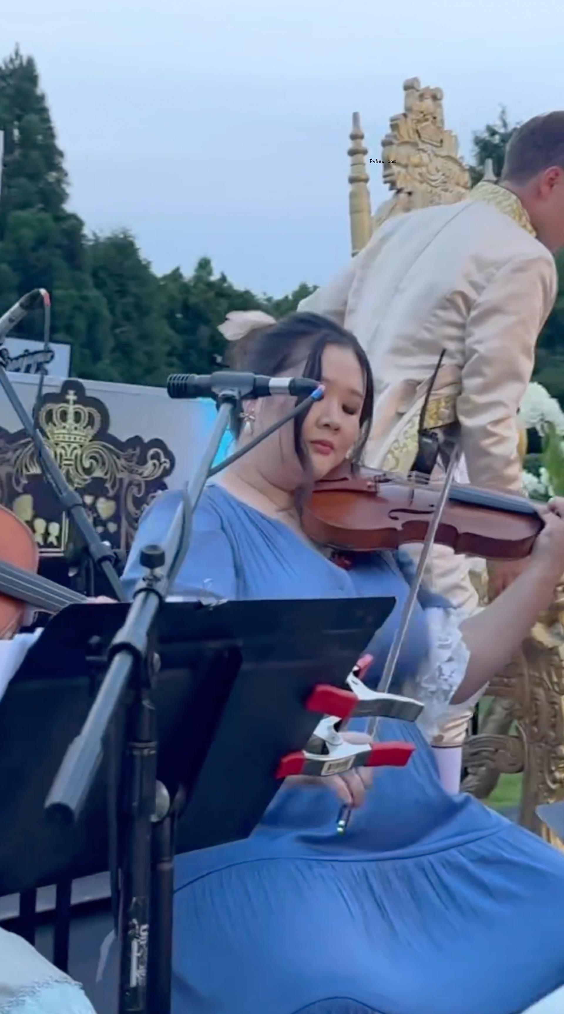 Musicians at Jennifer Lopez's Bridgerton-themed birthday party