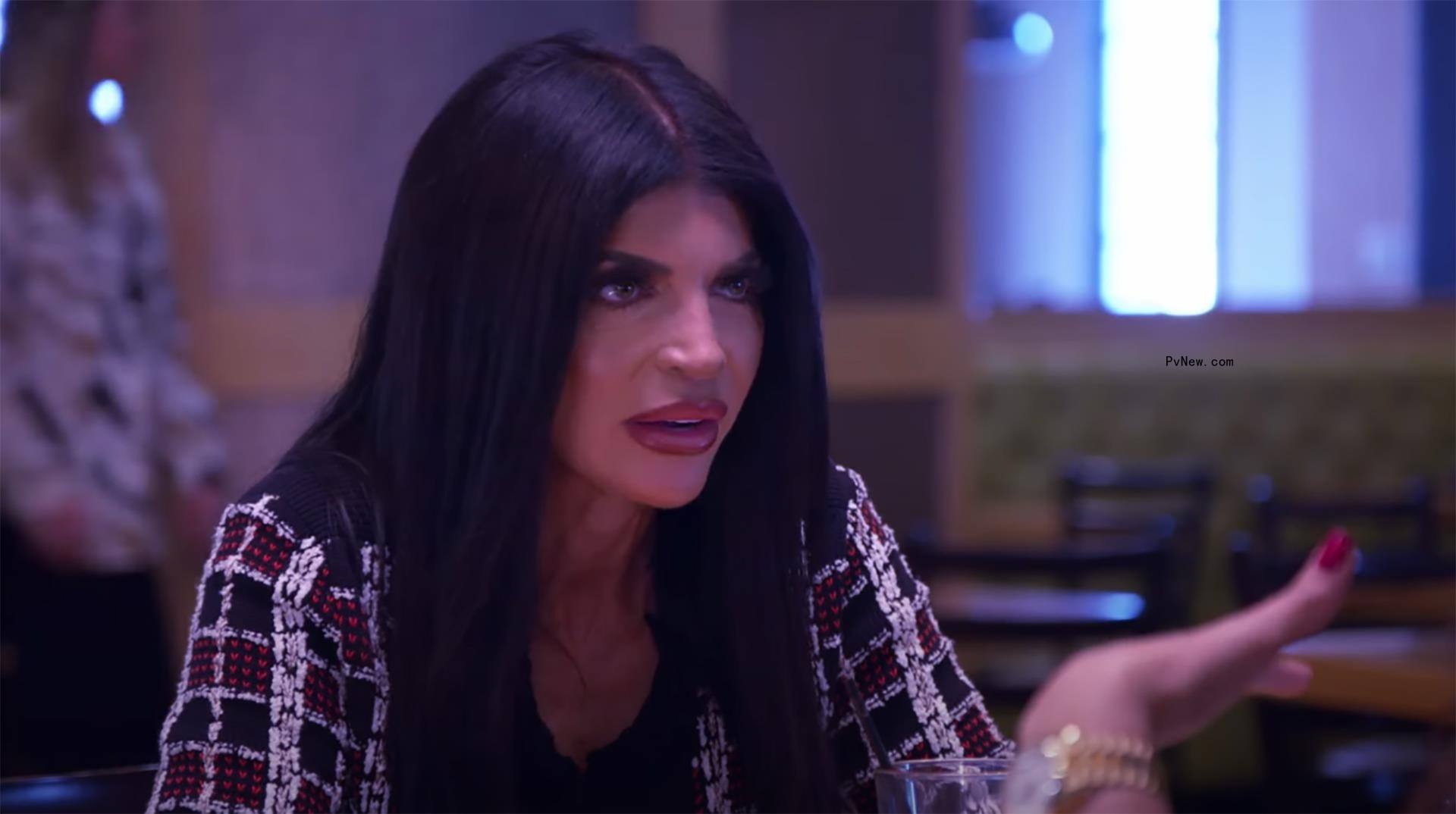 Teresa Giudice talking on