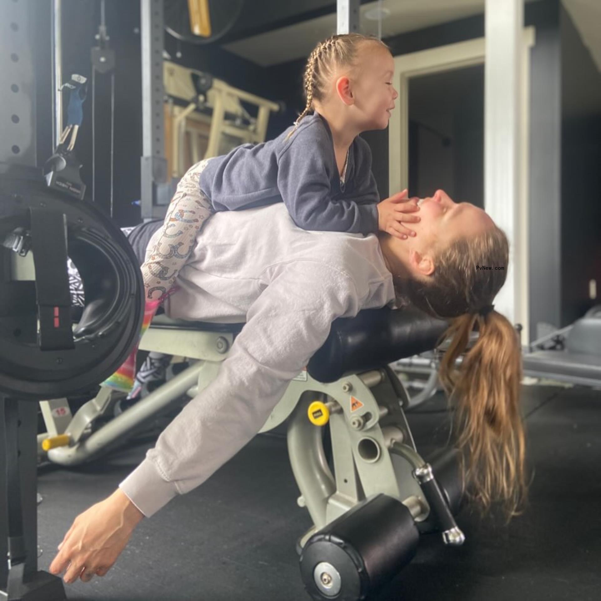 Ro<i></i>nda Rousey and her daughter
